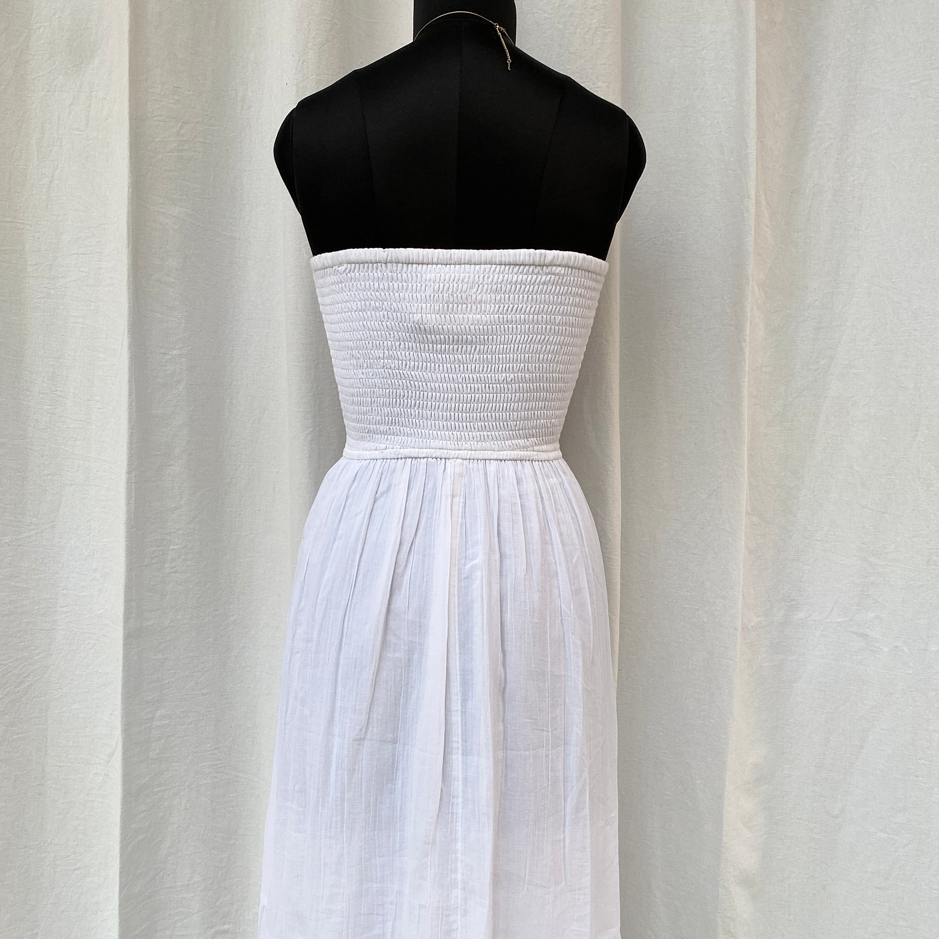 WHITE EMBROIDERED DRESS FROM HOLLISTER (Bust : 30-34, Upper Waist : 24-28)
