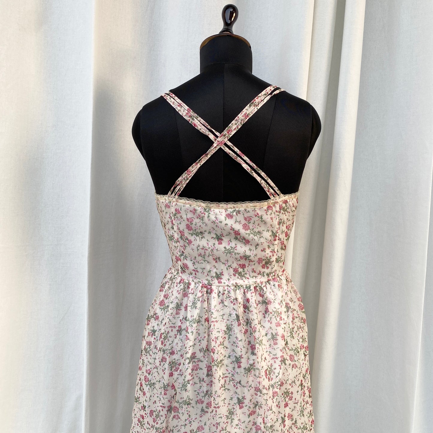 LOLITA DRESS (Bust : 34-36, Upper Waist : 28-32)