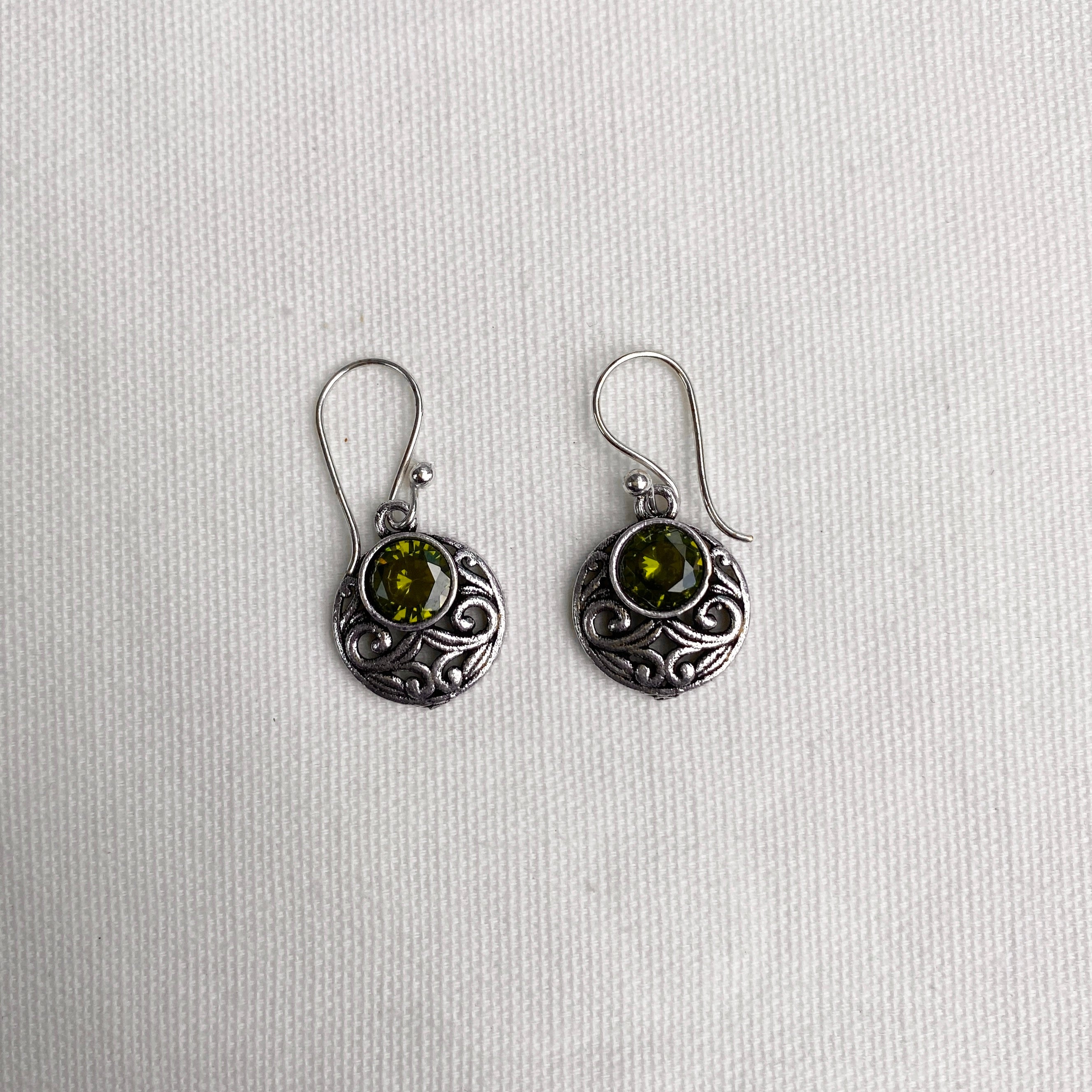 EARRINGS AND NECKLACE SET