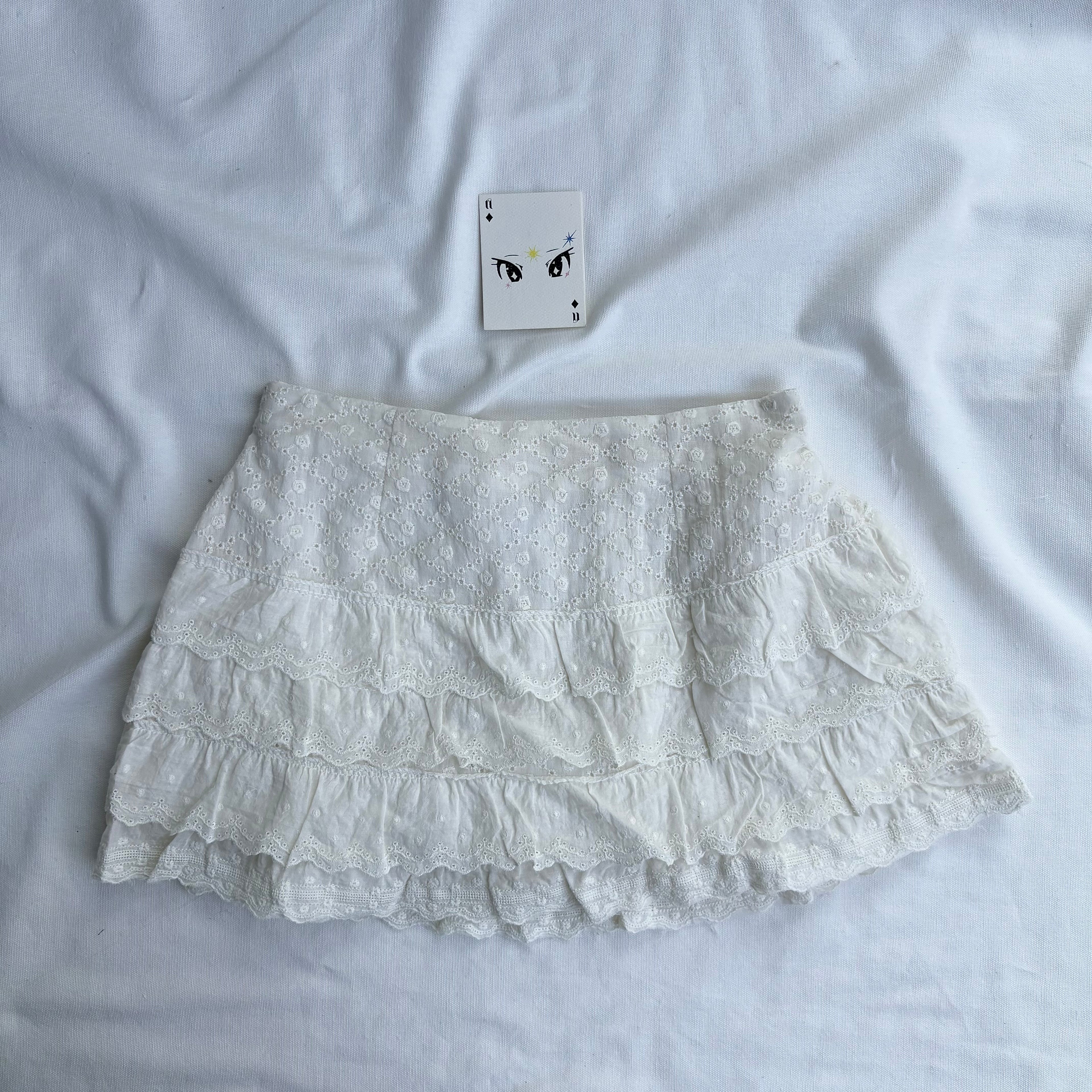 WHITE EYELET SKIRT (Waist : 24-28)