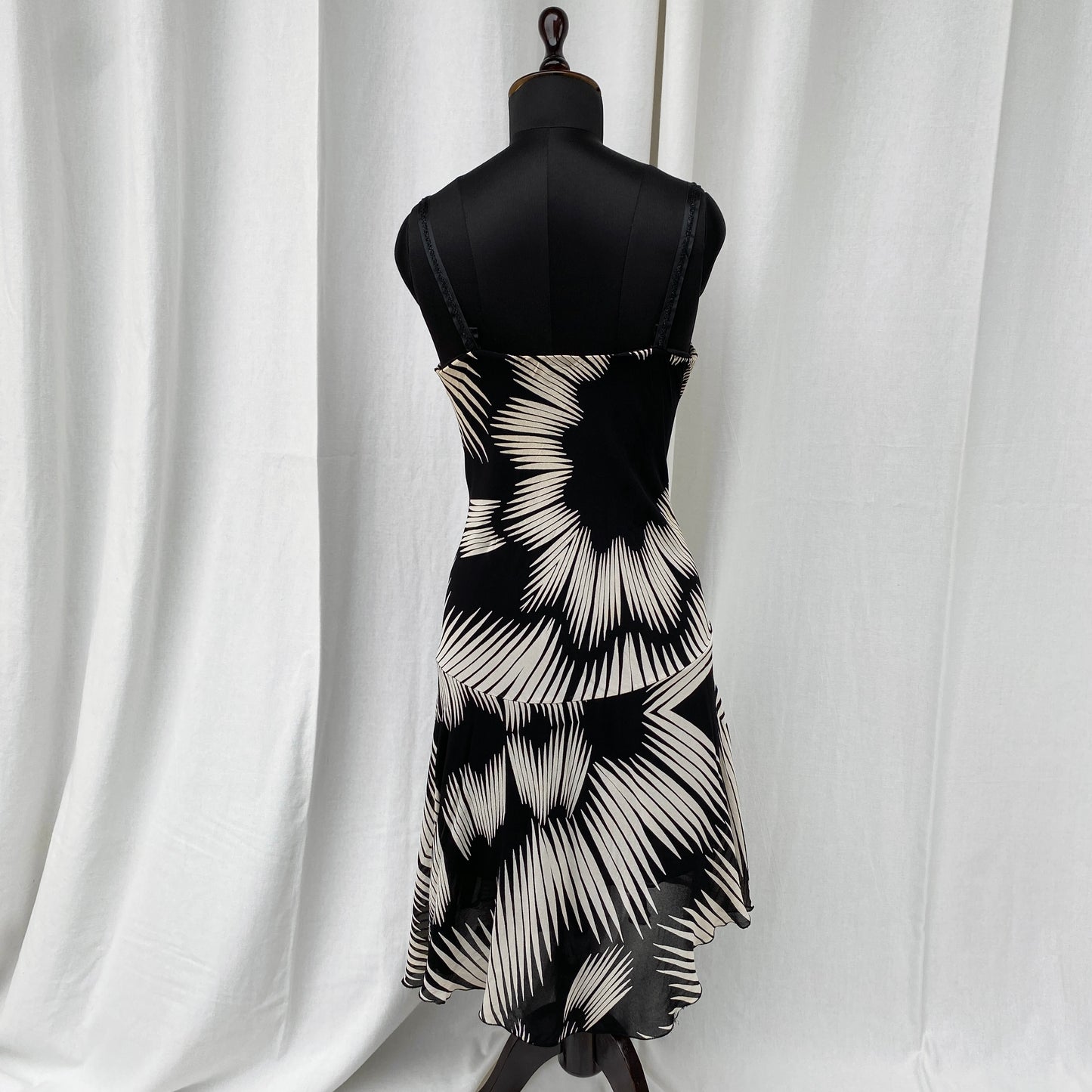 BLACK AND WHITE DRESS (Bust : 34-38, Upper Waist : 32-36)