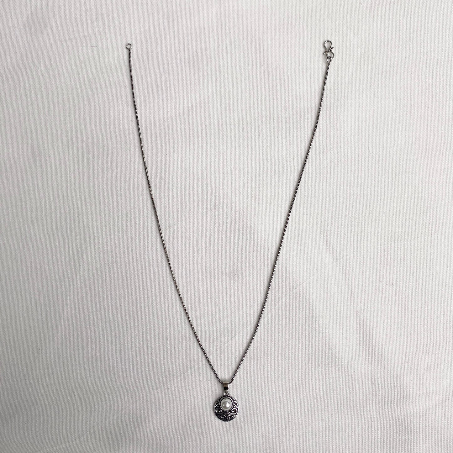 EARRINGS AND NECKLACE SET