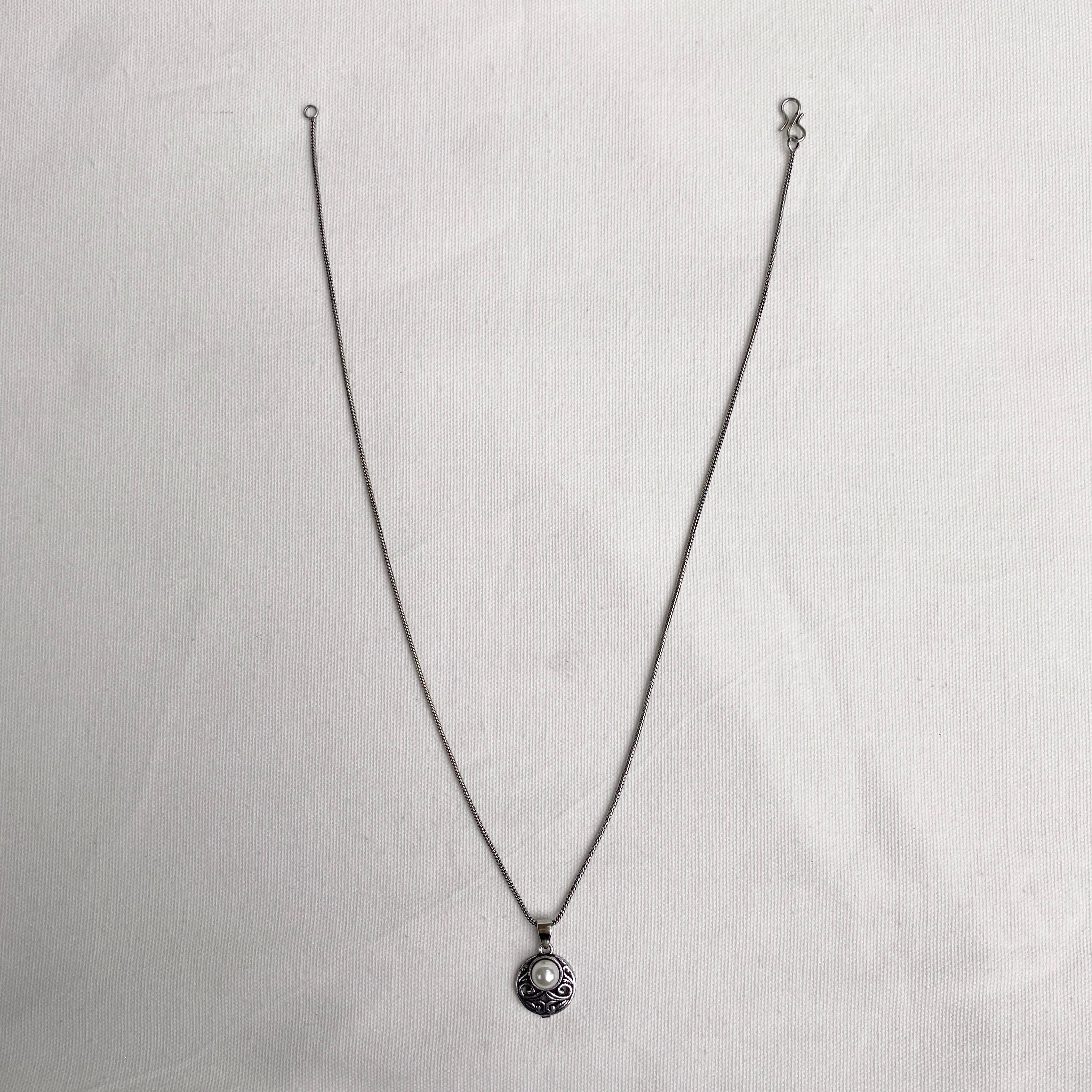 EARRINGS AND NECKLACE SET