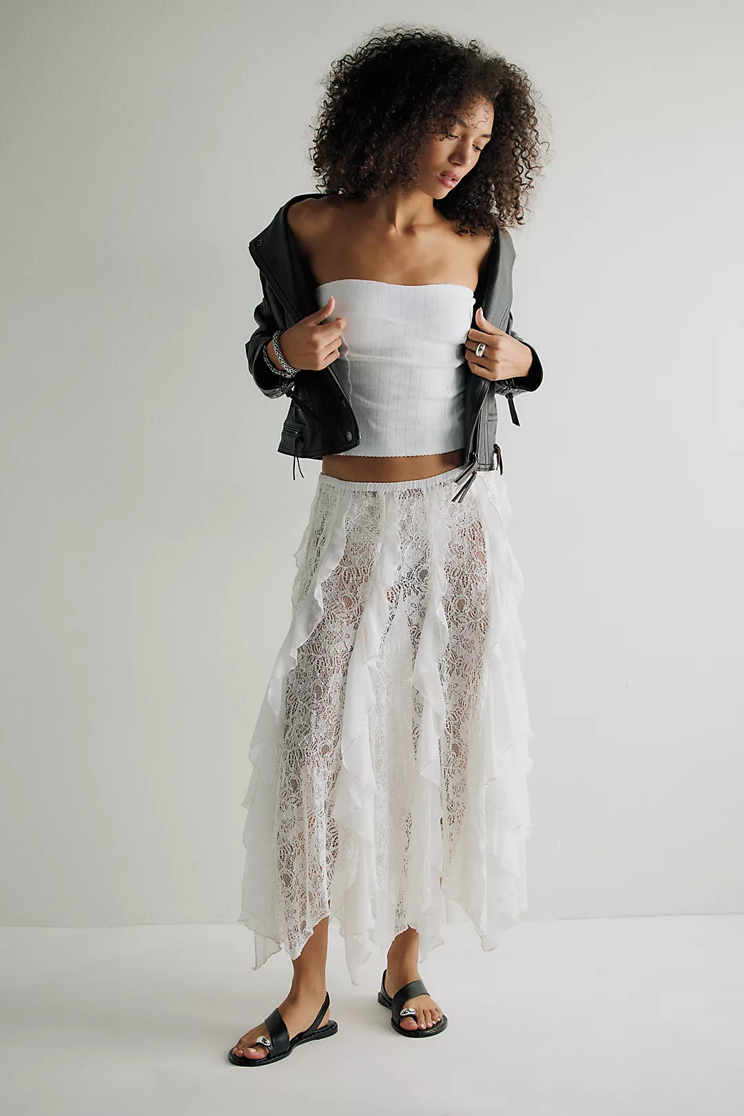 WHITE LACE SKIRT FROM FREE PEOPLE (Waist : 26-32)