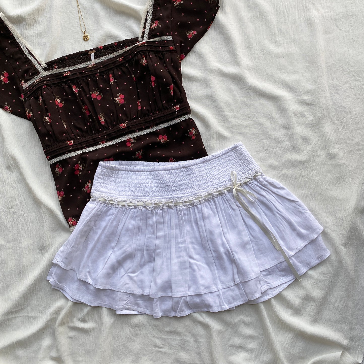 WHITE RUFFLE SKIRT (Waist : 26-32)