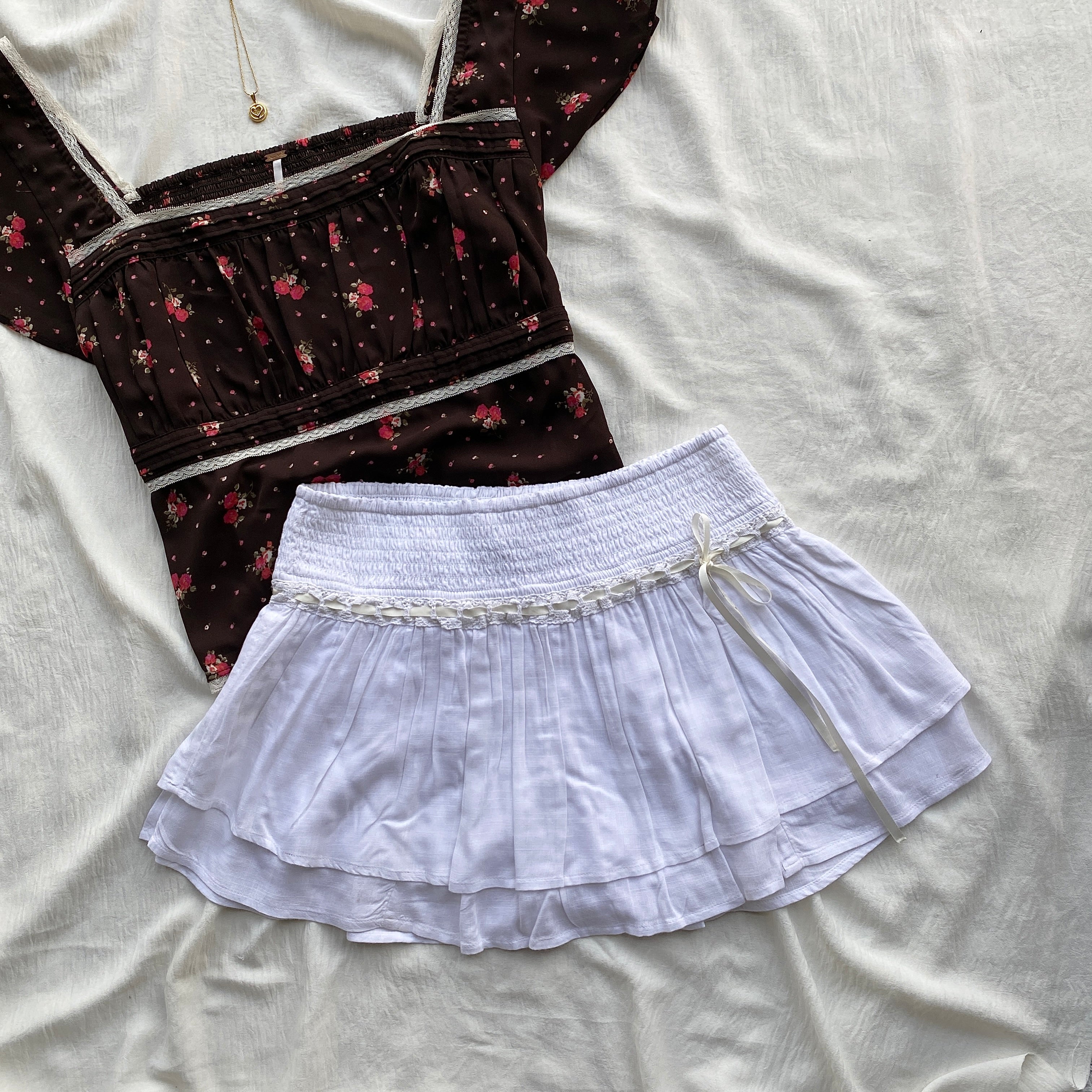 WHITE RUFFLE SKIRT (Waist : 26-32)