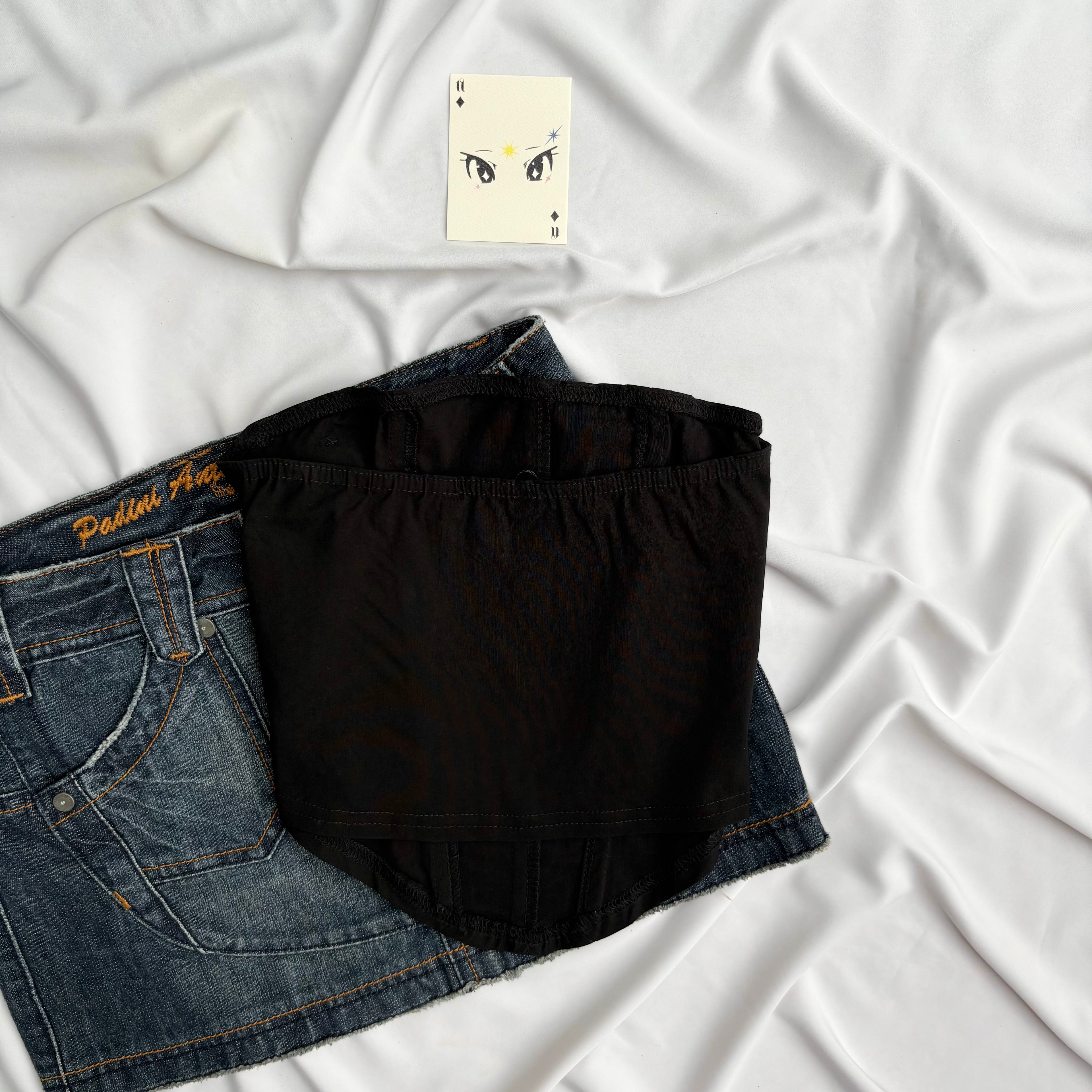 BLACK ROSE CORSET FROM PRETTY LITTLE THING (Bust : 28-32, Upper Waist : 23-26)