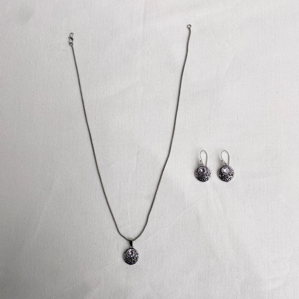 EARRINGS AND NECKLACE SET