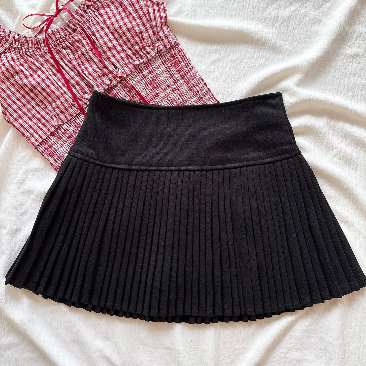 MIU SKIRT IN BLACK (Sizes available)