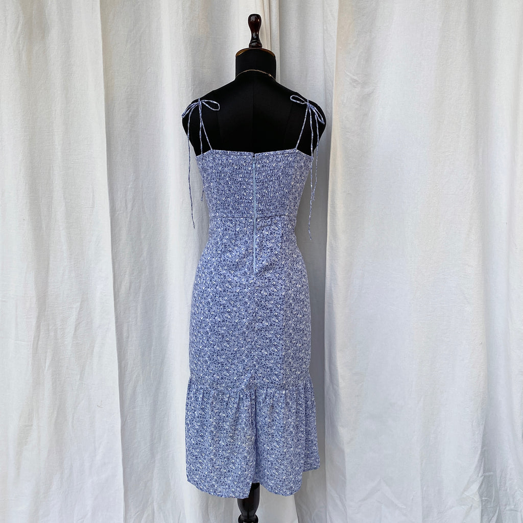 BLUE FLORAL DRESS FROM ABERCROMBIE AND FITCH (Bust : 30-32, Upper Waist : 26-28)