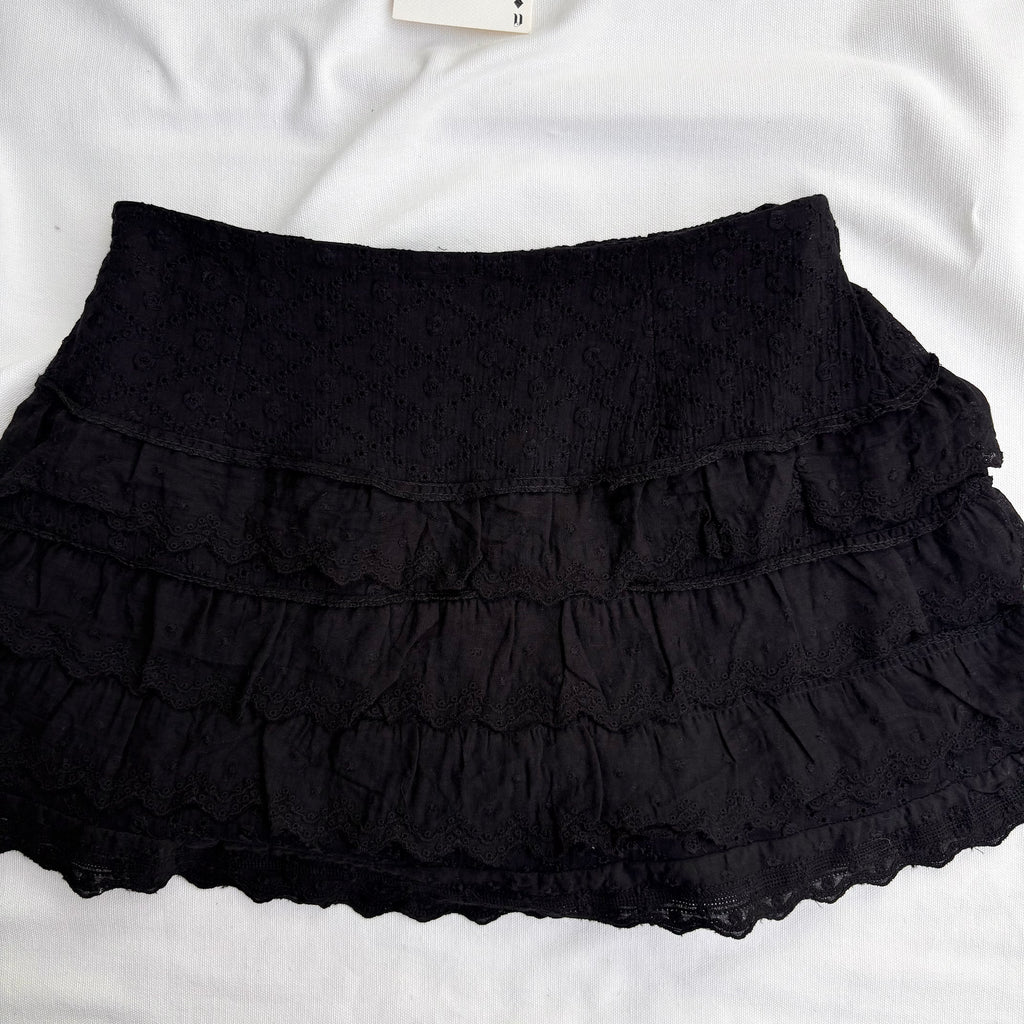 BLACK EYELET SKIRT (Waist : 24-28)