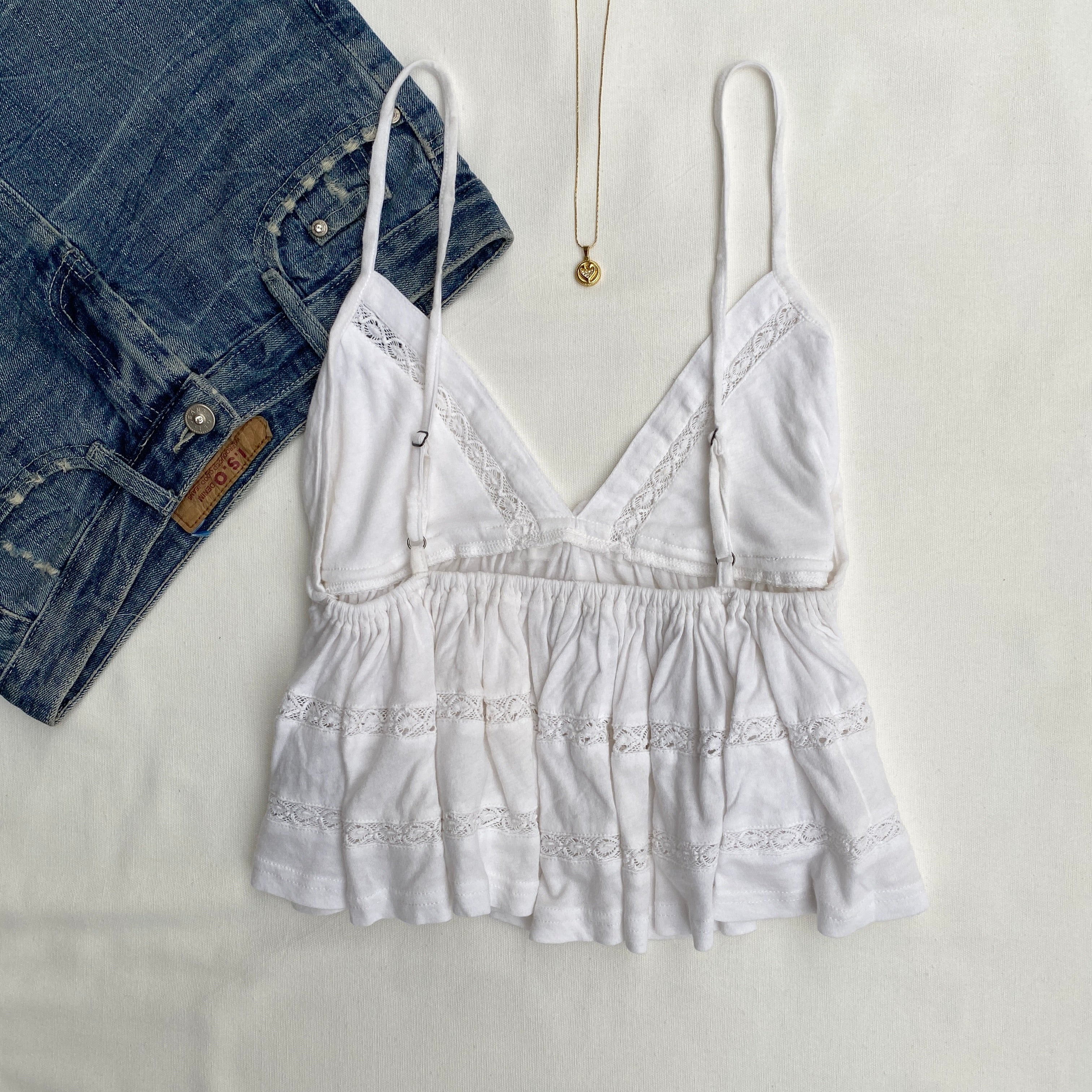 WHITE BABYDOLL TOP FROM URBAN OUTFITTERS (Bust : 34-36, Upper Waist : 28-36)