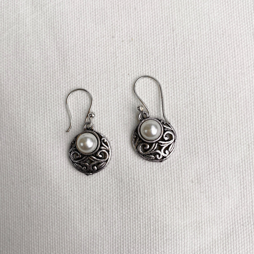 EARRINGS AND NECKLACE SET