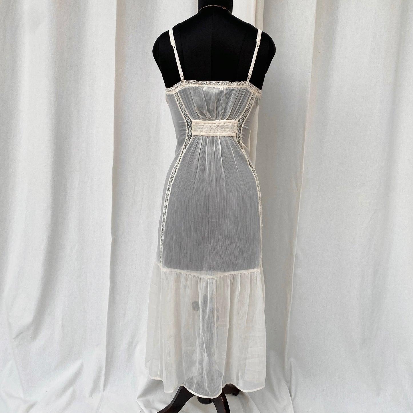 WHITE MAXI DRESS FROM ABERCROMBIE AND FITCH (Bust : 30-32, Upper Waist : 24-26)