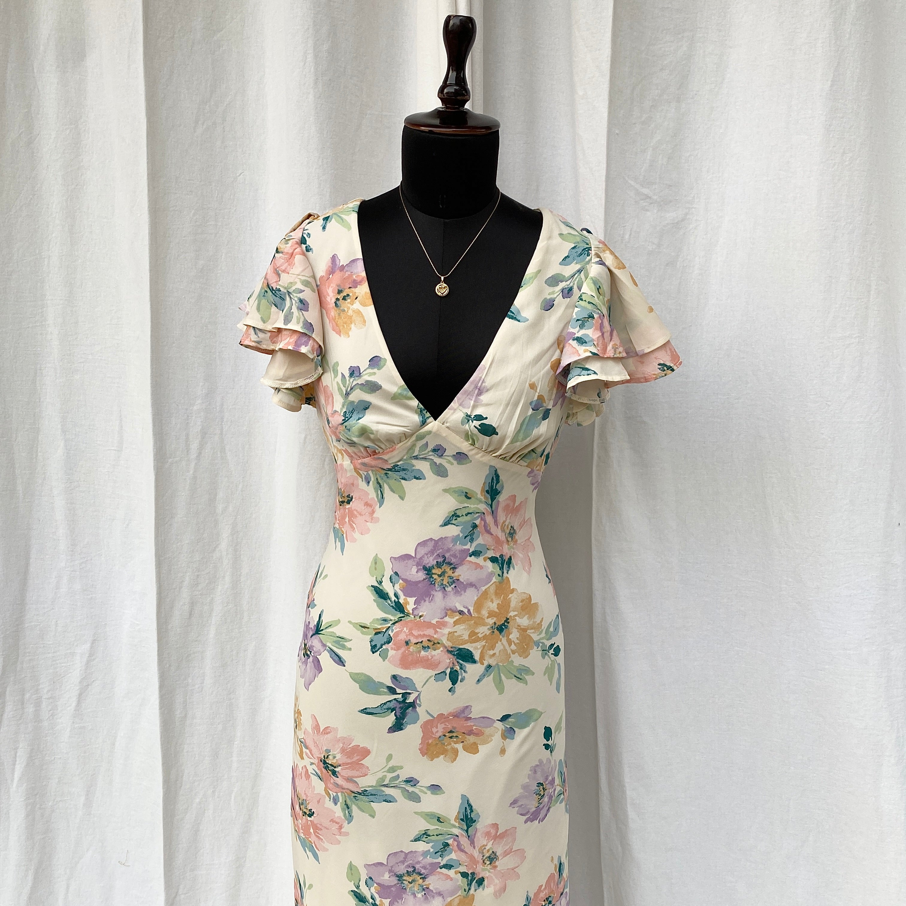FLORAL MAXI DRESS FROM ABERCROMBIE AND FITCH (Bust : 30-32, Upper Waist : 24-28)