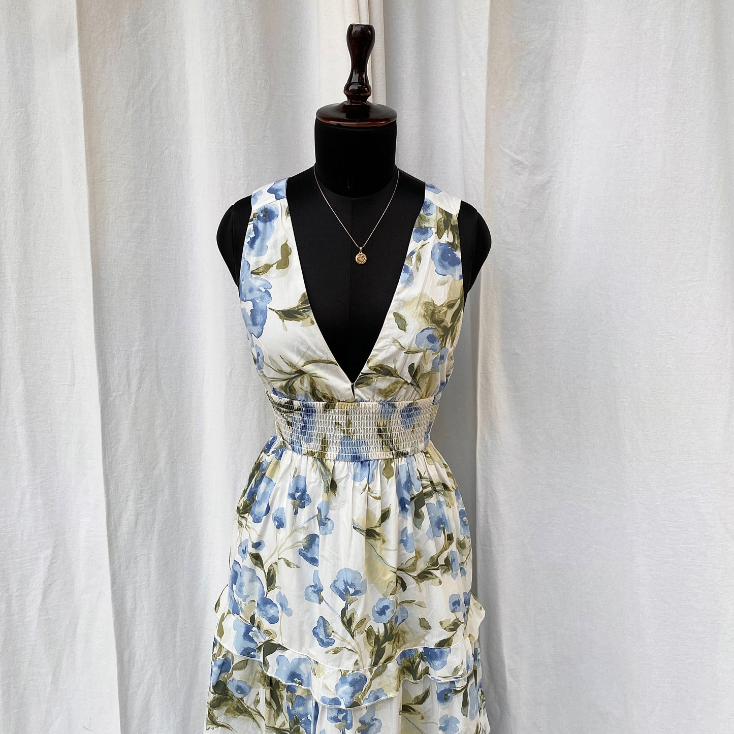 BLUE FLORAL DRESS FROM ABERCROMBIE AND FITCH (Bust : 30-34, Upper Waist : 23-28)