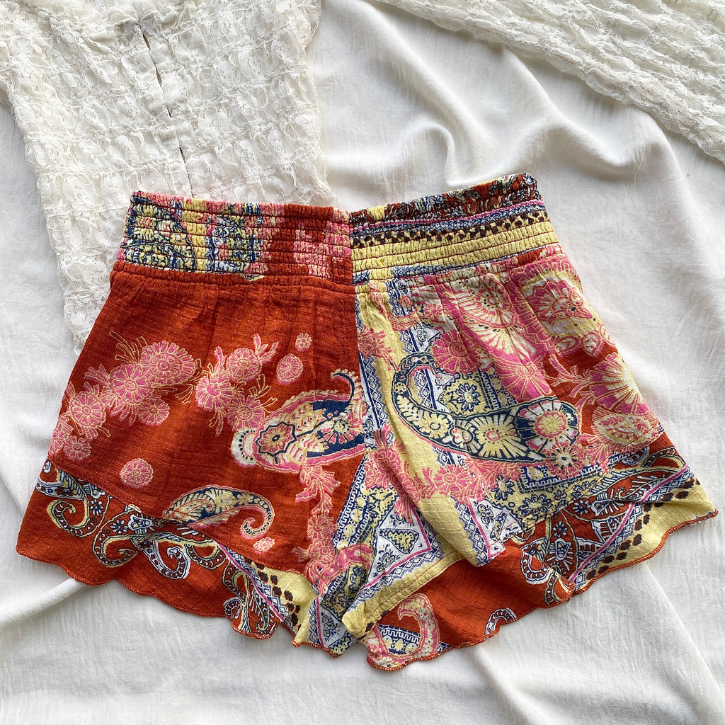 ORANGE COTTON SHORTS FROM URBAN OUTFITTERS (Waist : 28-34)
