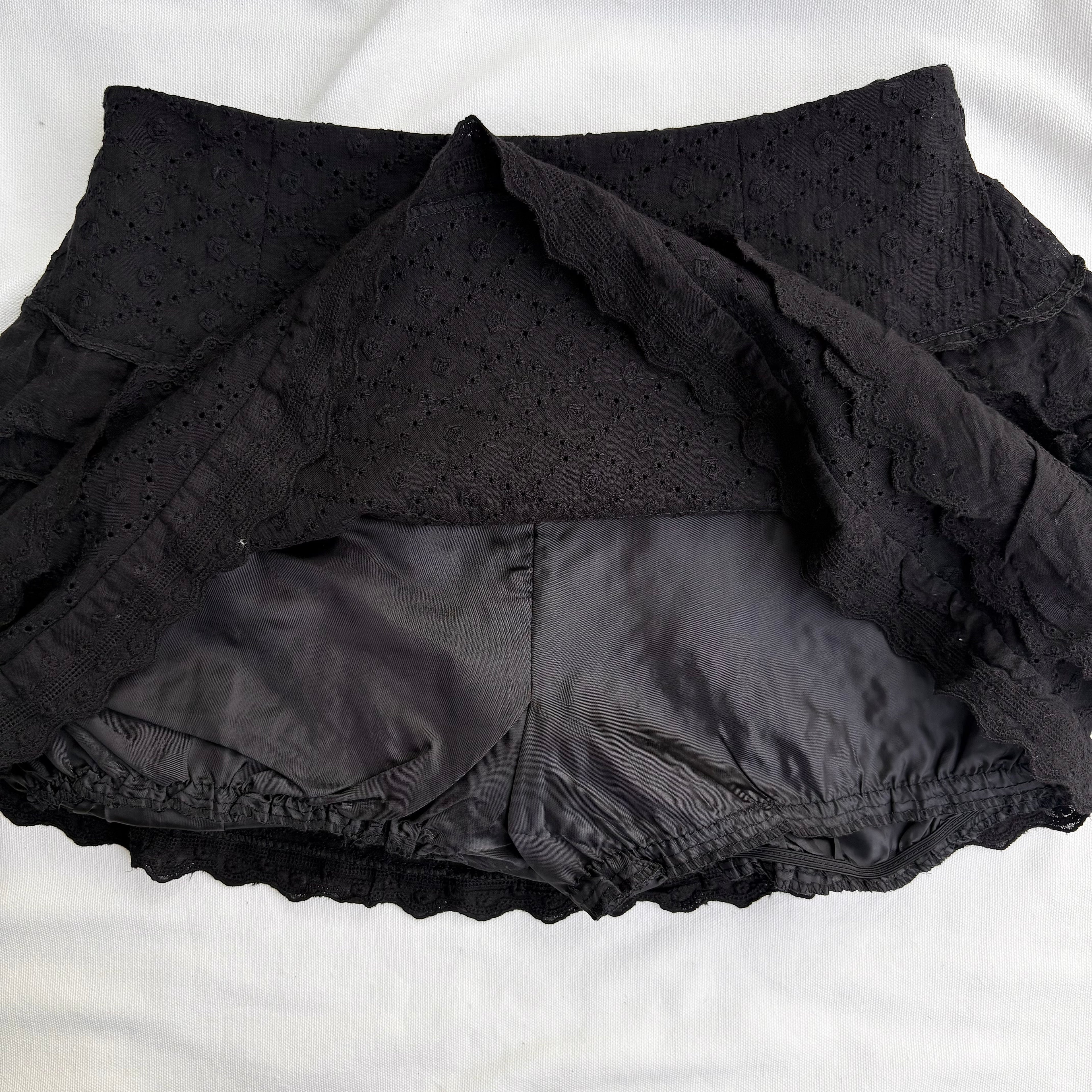 BLACK EYELET SKIRT (Waist : 24-28)