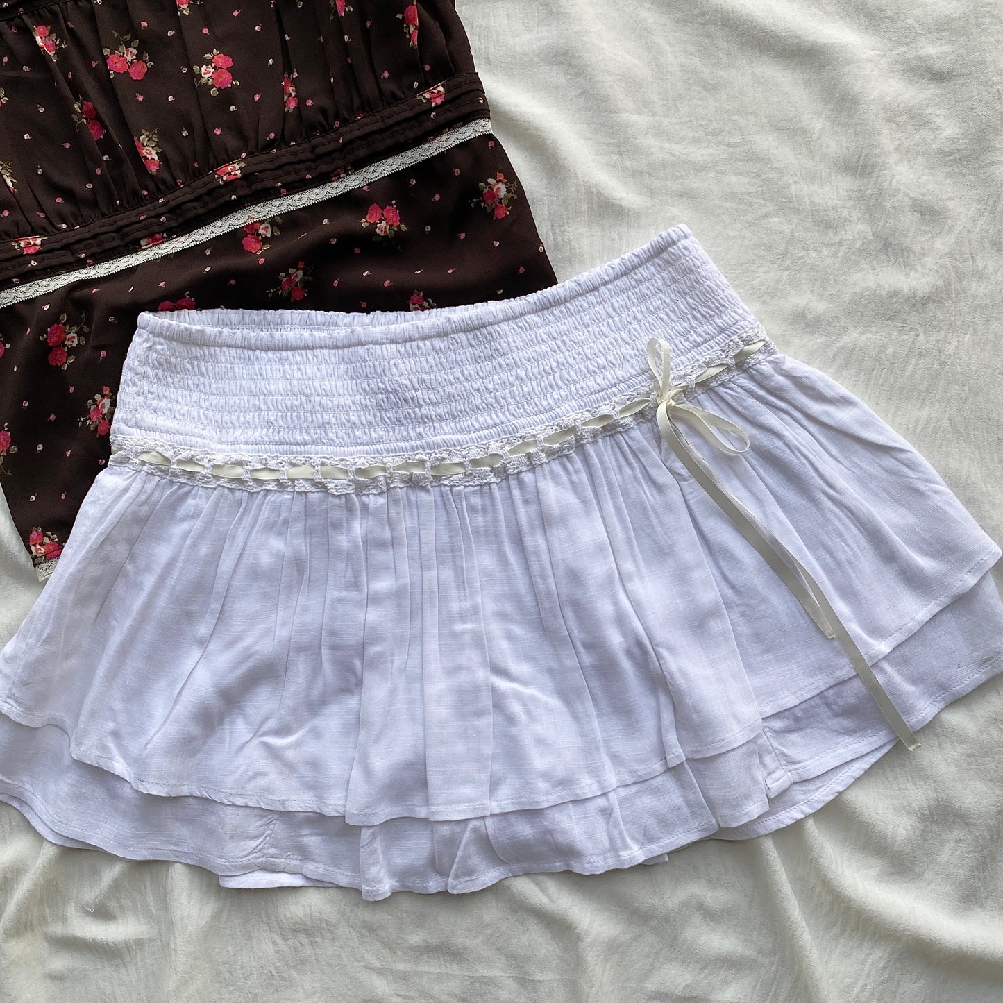 WHITE RUFFLE SKIRT (Waist : 26-32)
