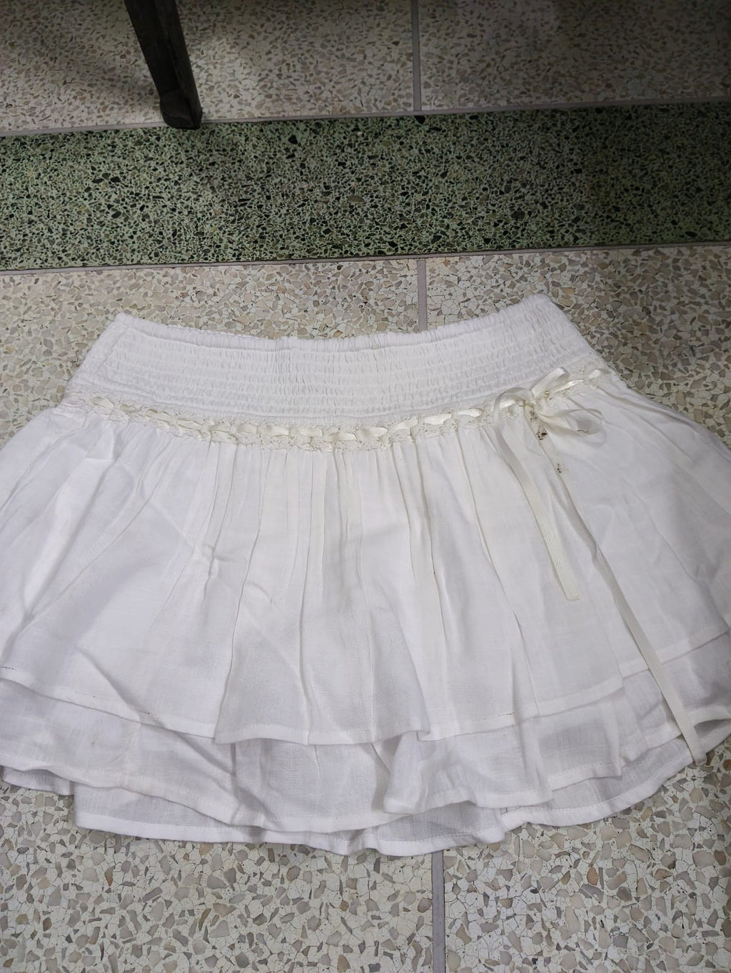 WHITE RUFFLE SKIRT (Waist : 26-32)