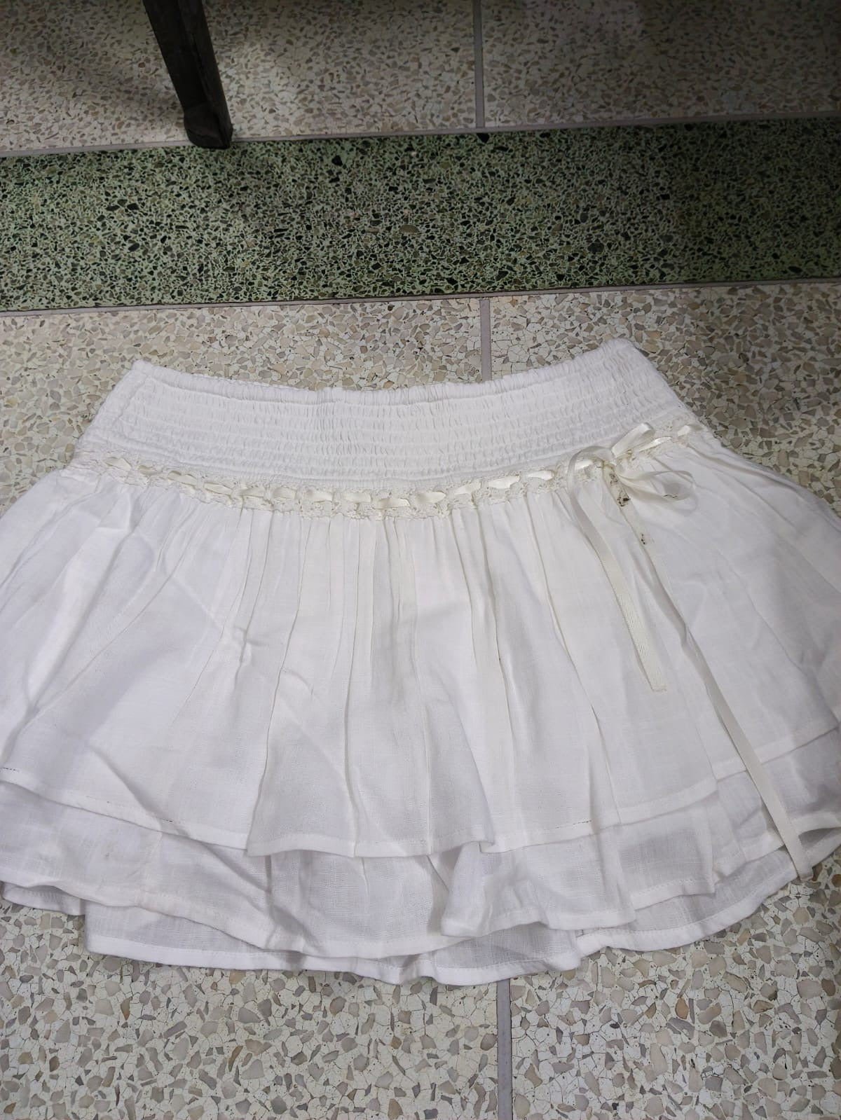WHITE RUFFLE SKIRT (Waist : 26-32)