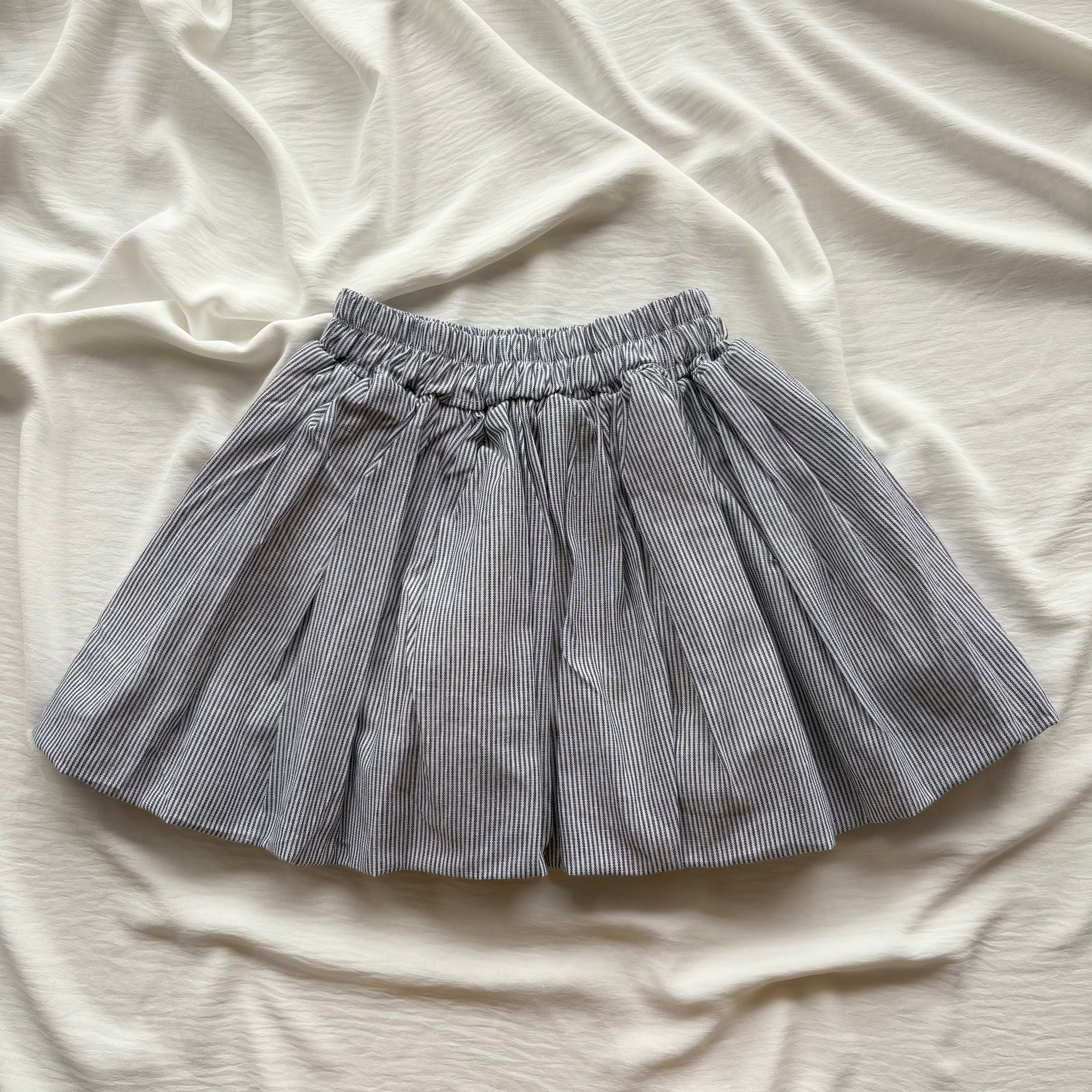 BLACK BUBBLE SKIRT (Waist : 22-28)