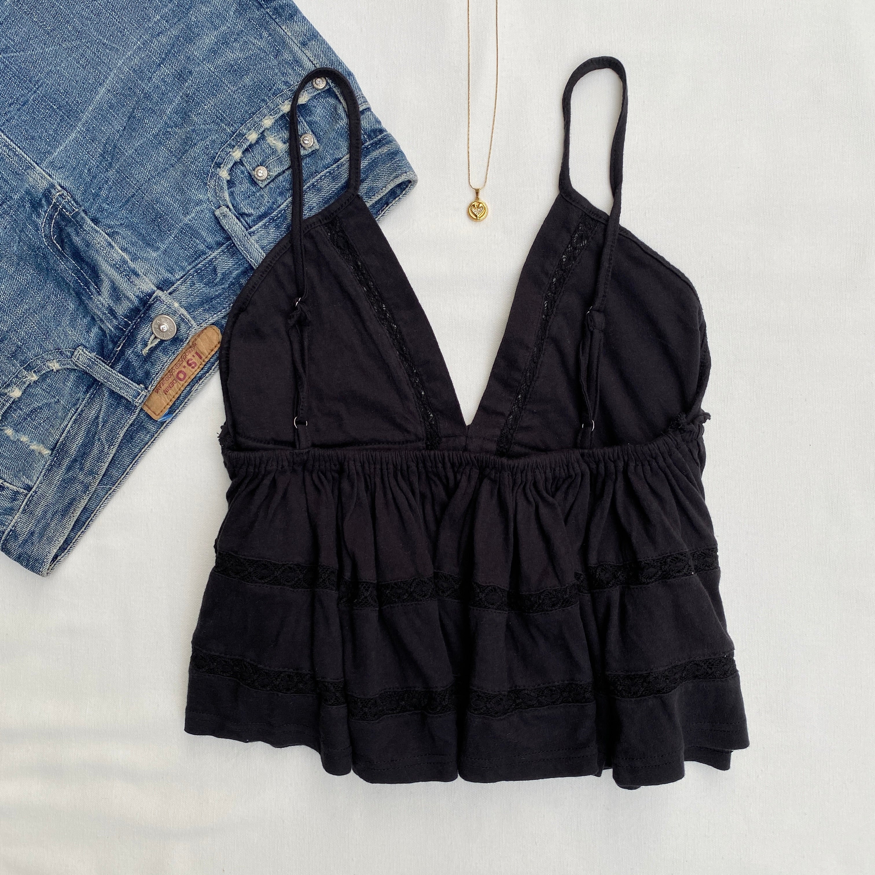 BLACK TOP FROM URBAN OUTFITTERS (Bust : 34-36, Upper Waist : 28-36)