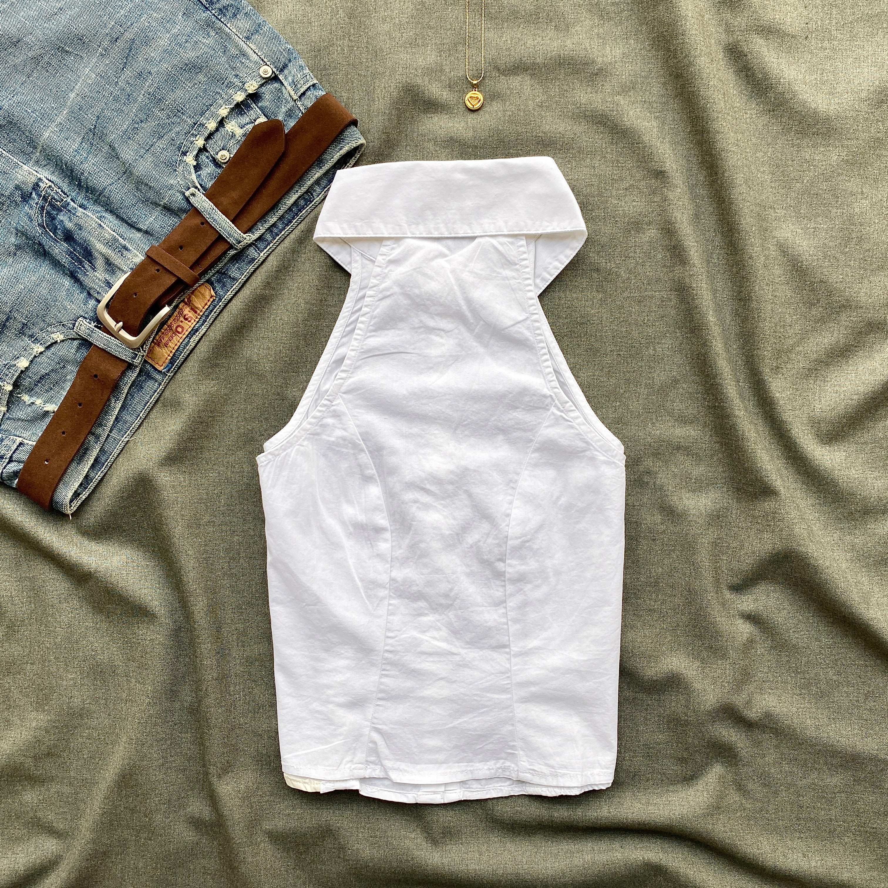 WHITE TOP WITH COLLAR  (Bust : 30-32, Upper Waist : 24-26)
