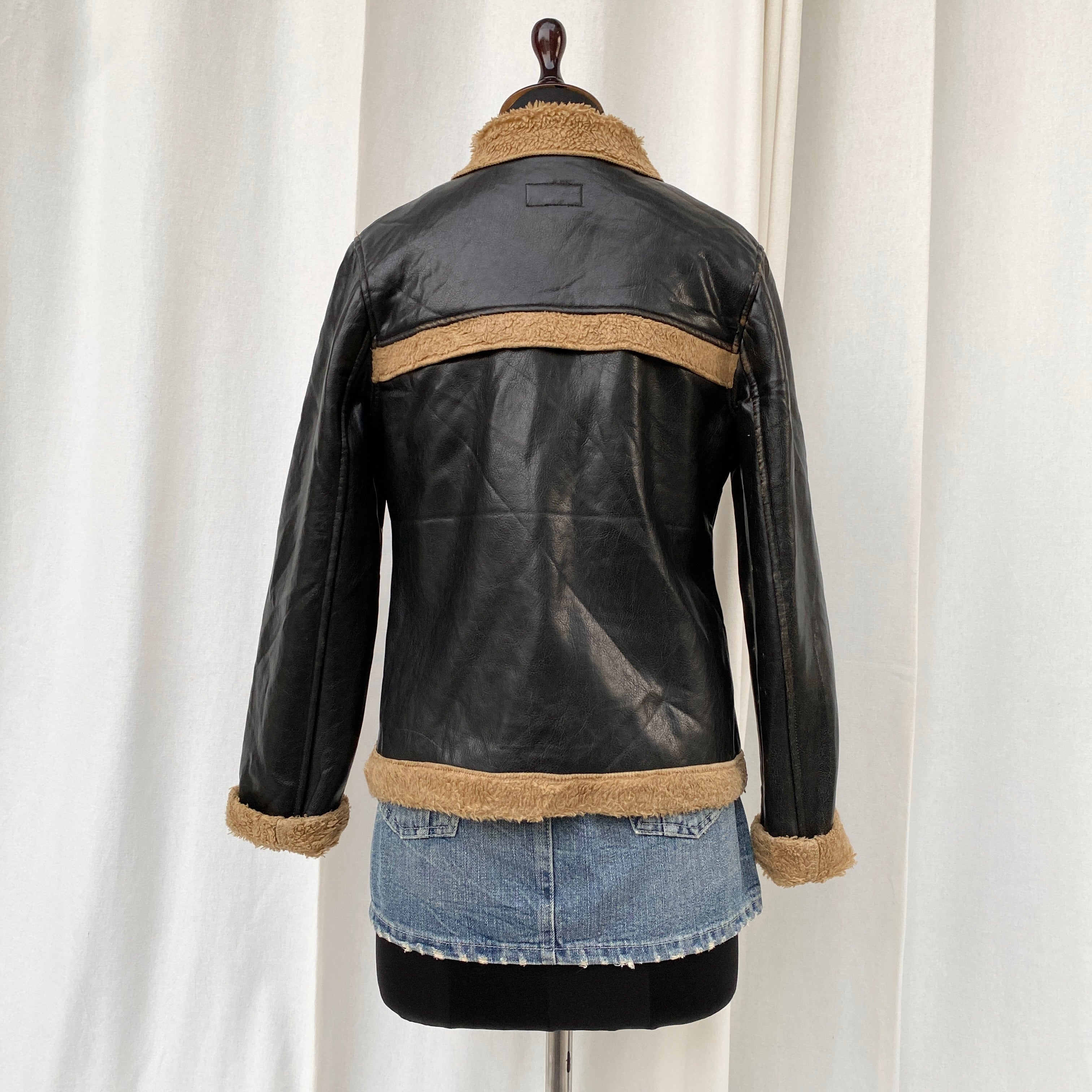BLACK LEATHER JACKET (M/L)