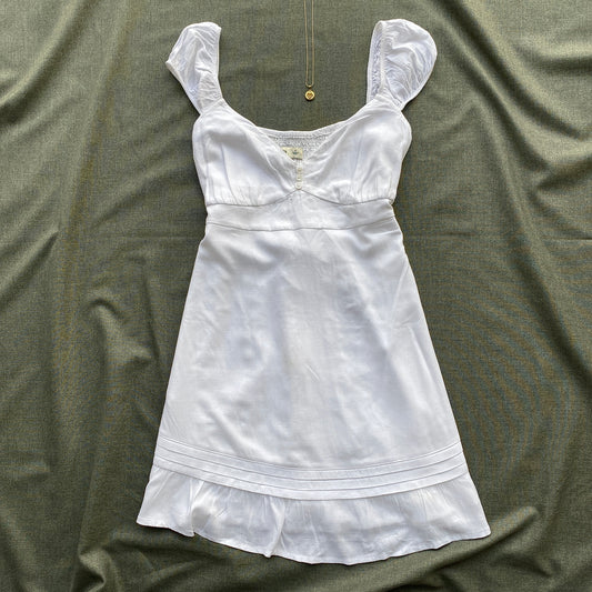 WHITE DRESS FROM HOLLISTER (Bust : 32-34, Upper Waist : 26-30)