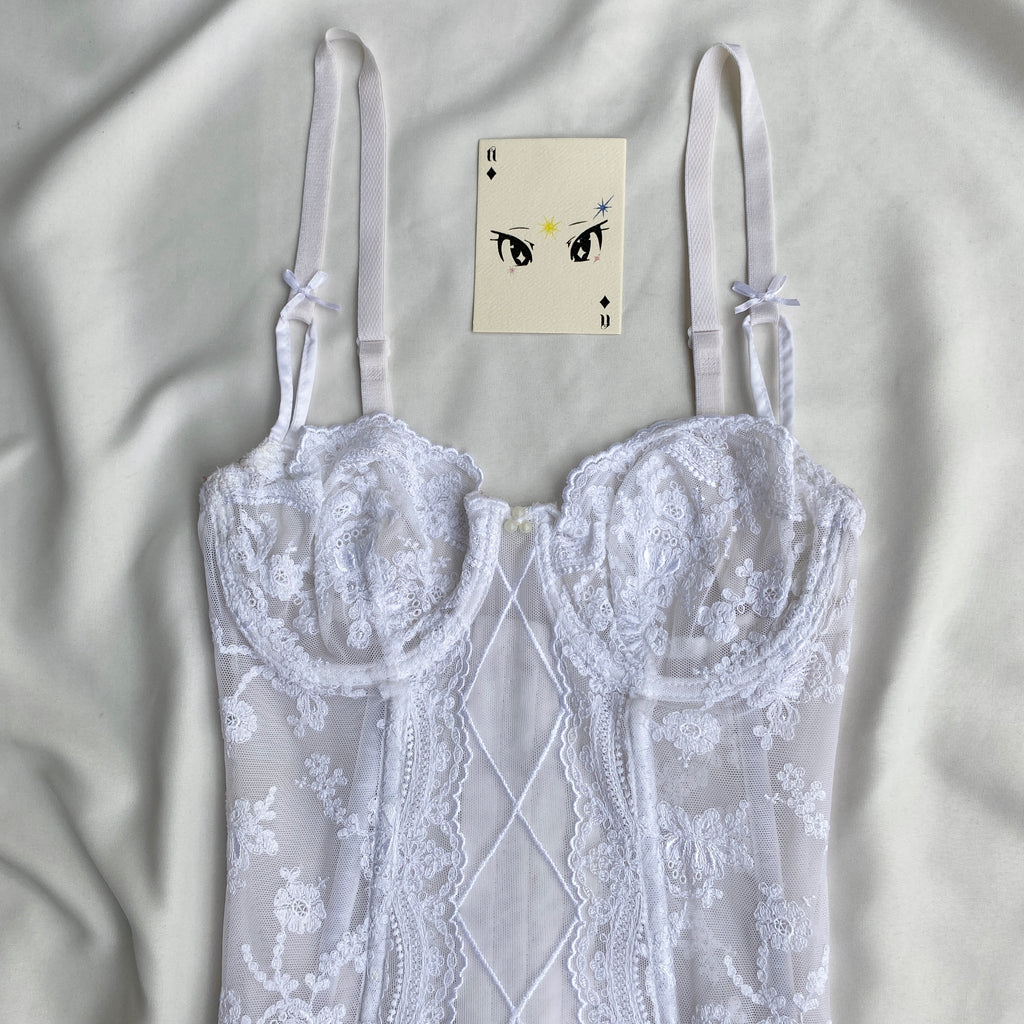 WHITE LACE CORSET (Bust : 30C/32B/34A, Upper Waist : 22-26)