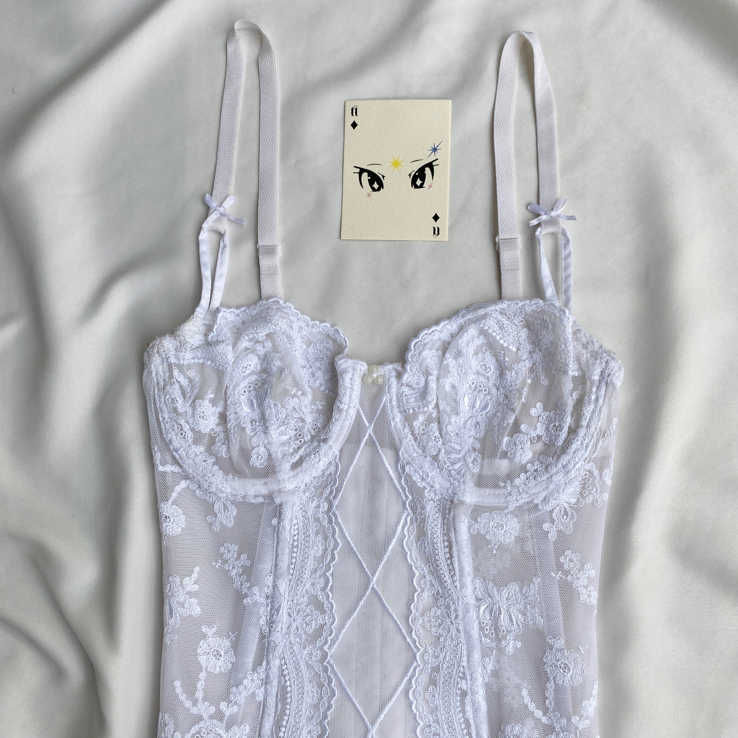 WHITE LACE CORSET (Bust : 30C/32B/34A, Upper Waist : 22-26)