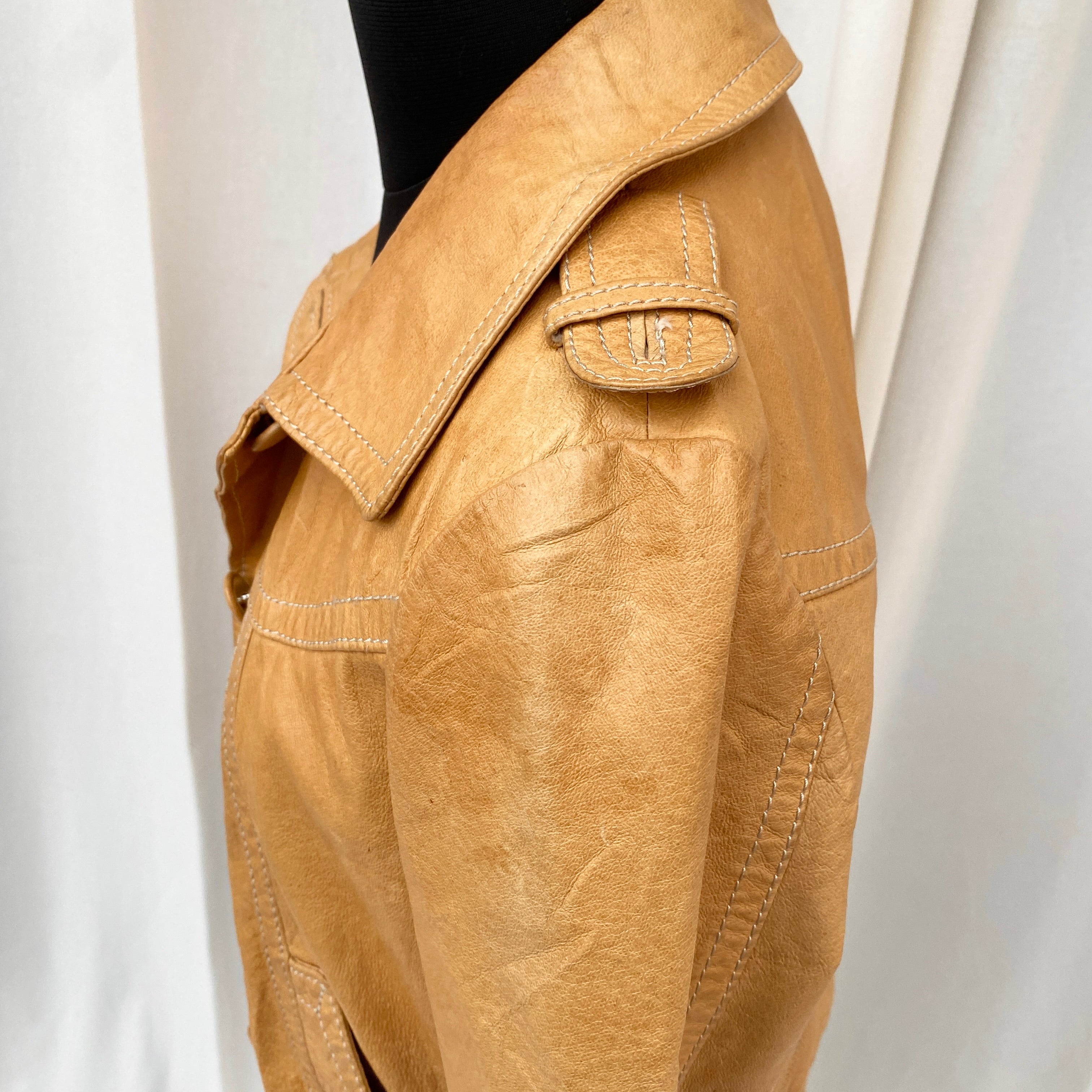 LIGHT BROWN LEATHER JACKET (M/L)