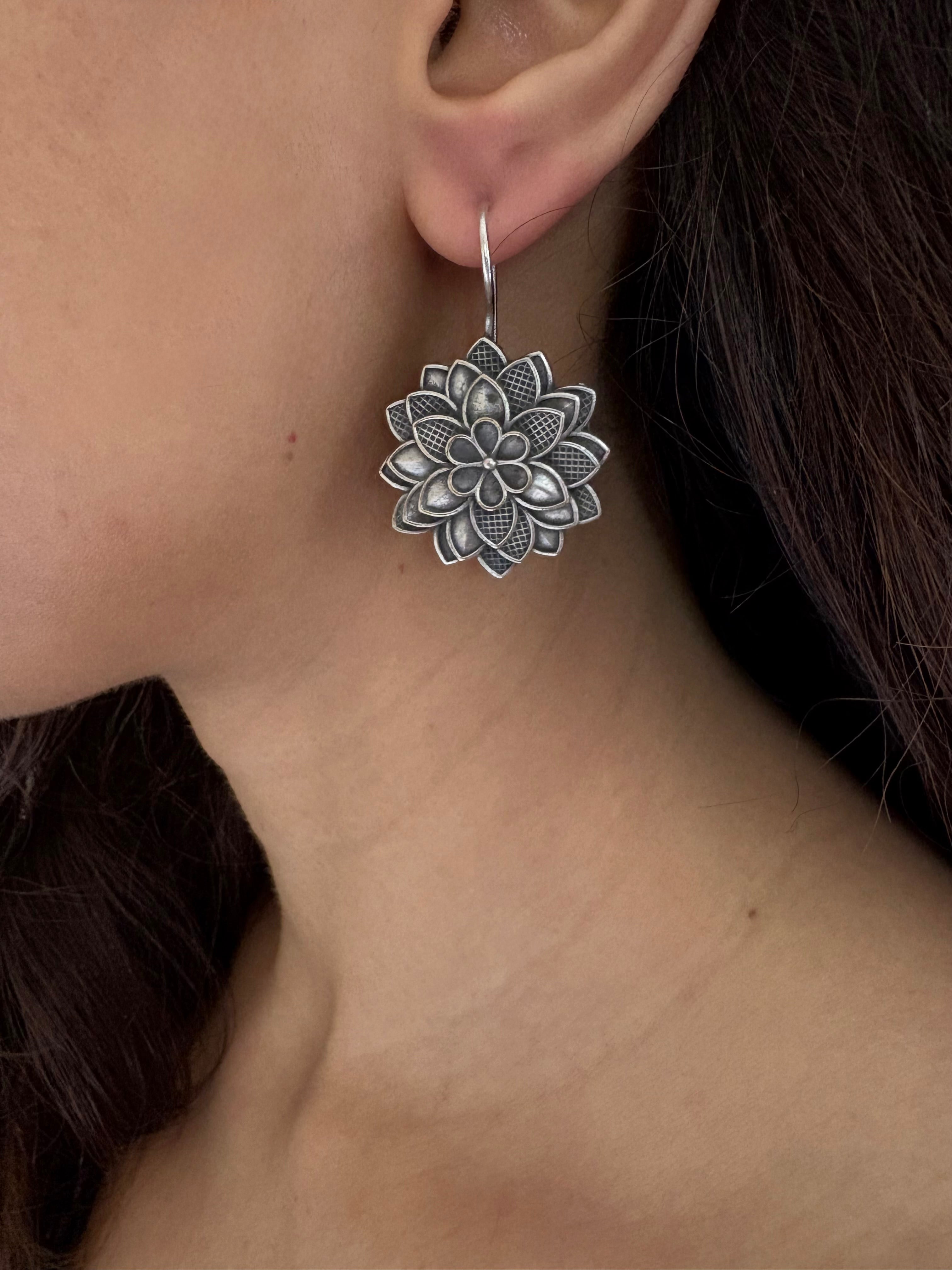 FLOWER EARRINGS
