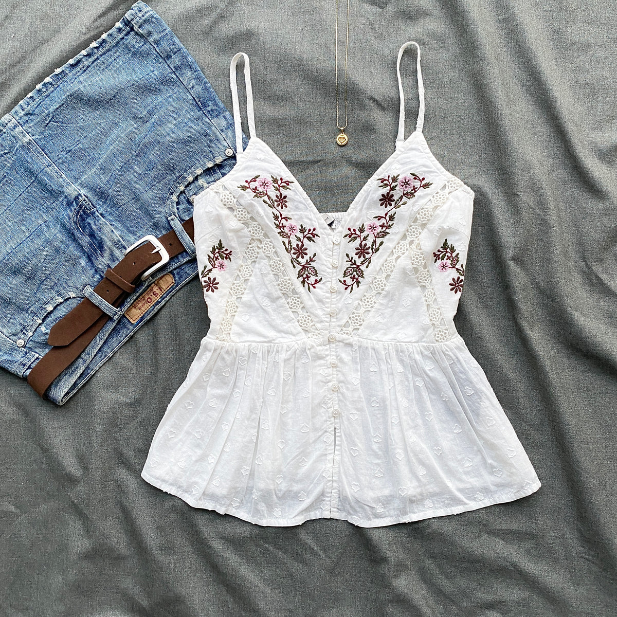 WHITE EMBROIDERED TOP (Bust : 34-36, Upper Waist : 28-32)