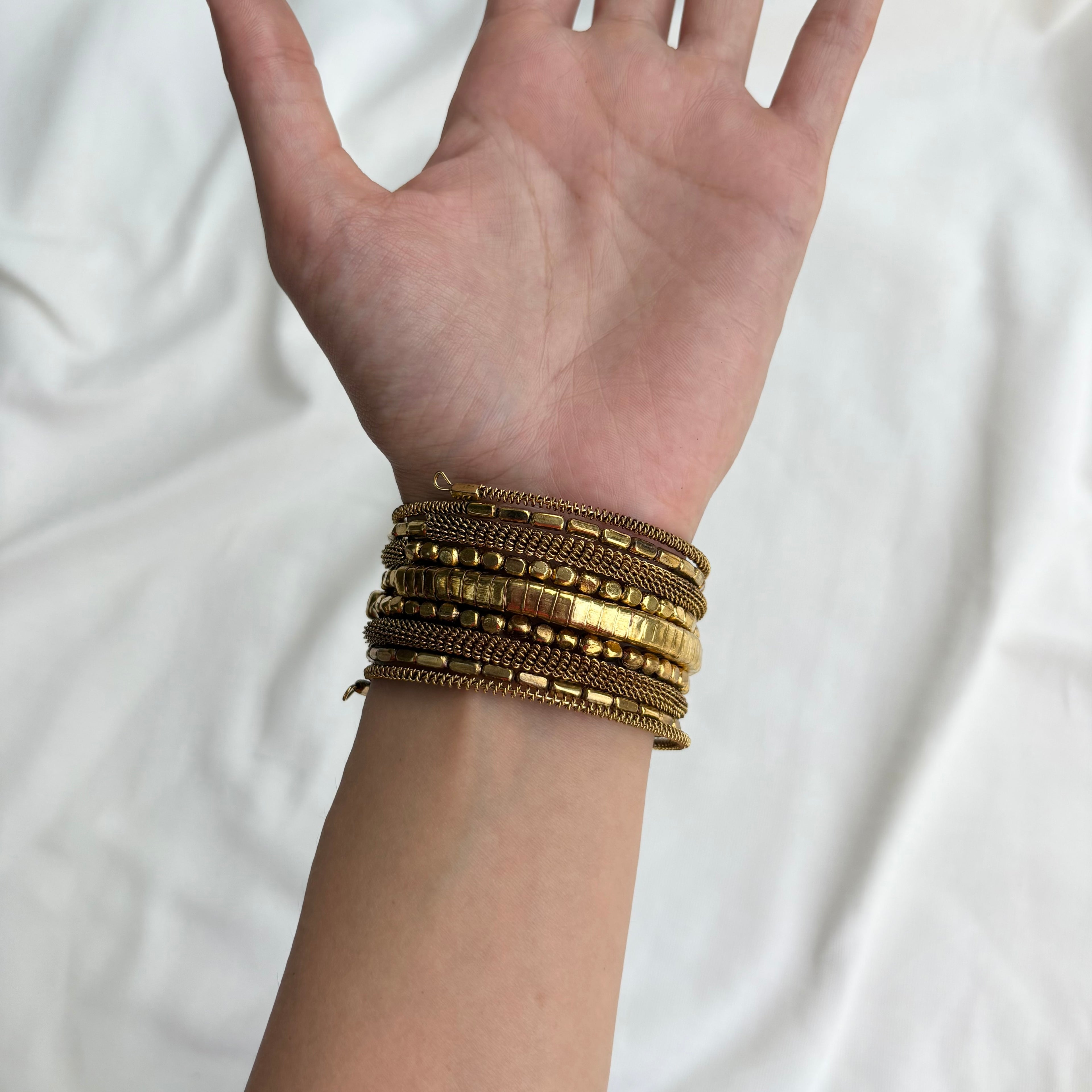 GOLD SPIRAL BRACLET