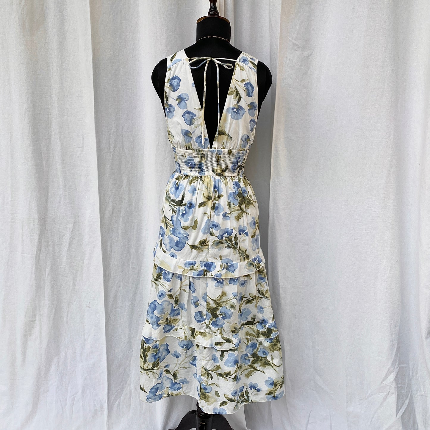 BLUE FLORAL DRESS FROM ABERCROMBIE AND FITCH (Bust : 30-34, Upper Waist : 23-28)