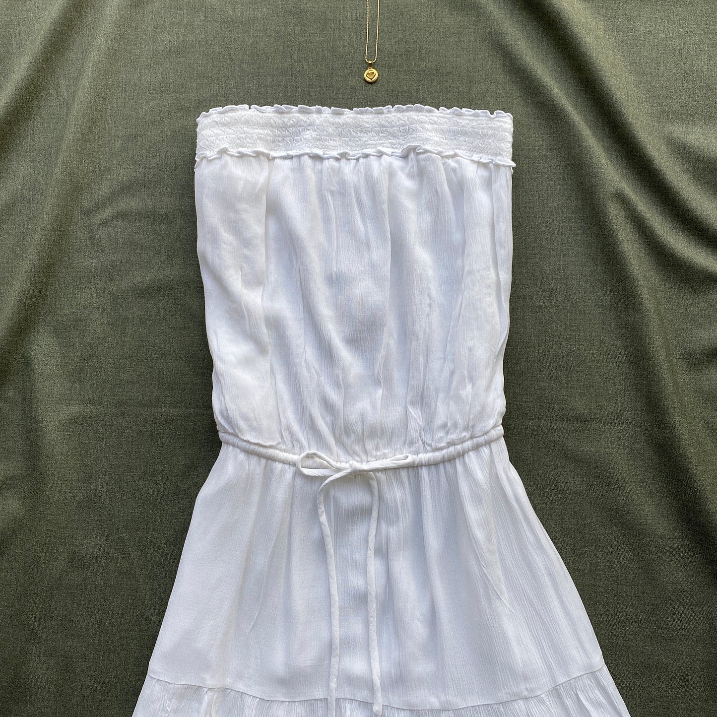 WHITE TUBE DRESS WITH SEQUIN DETAILING FROM HOLLISTER (Bust : 34-36, Upper Waist : 28-34)