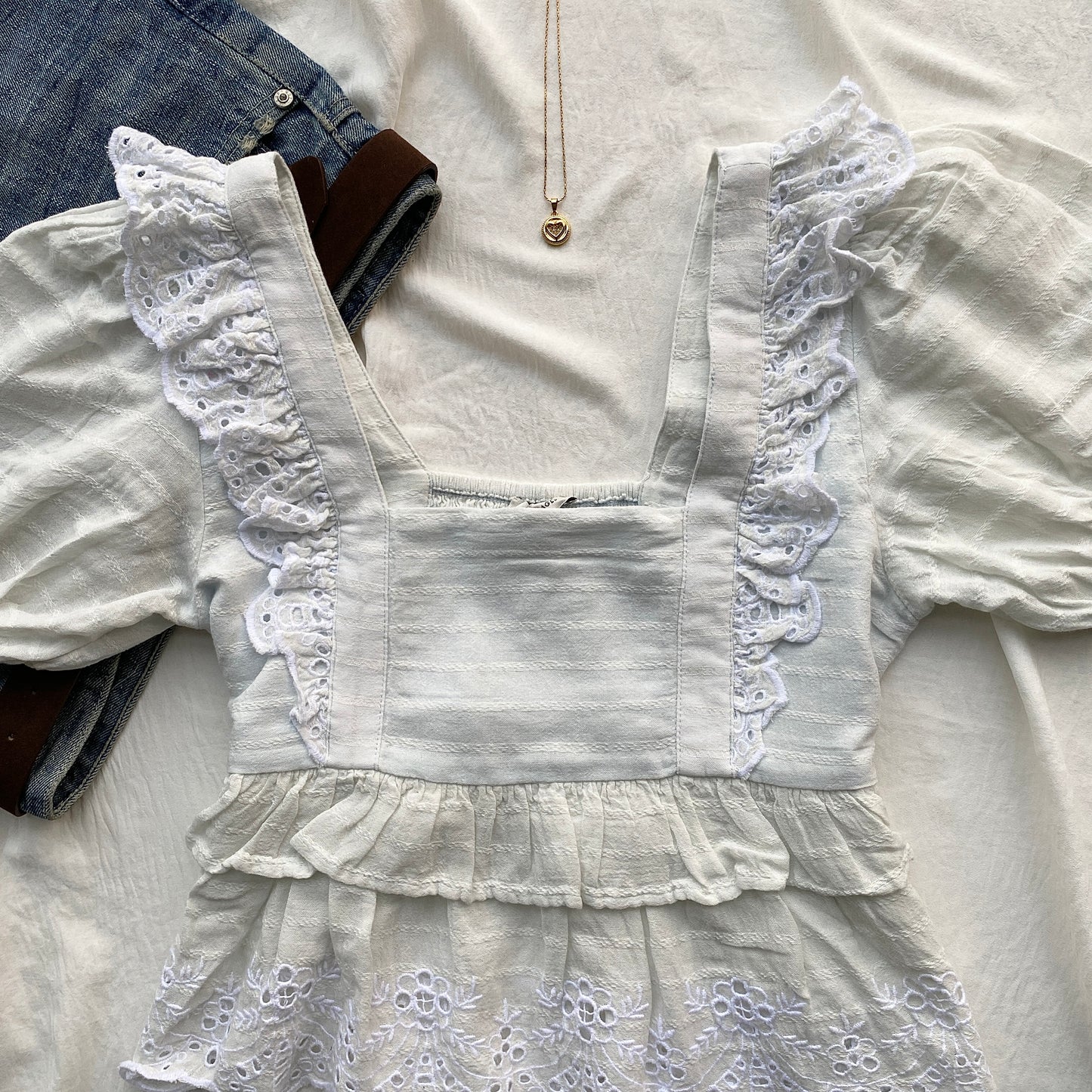 OFF WHITE TOP FROM AMERICAN EAGLE (Bust : 28-32, Upper Waist : 24-28)