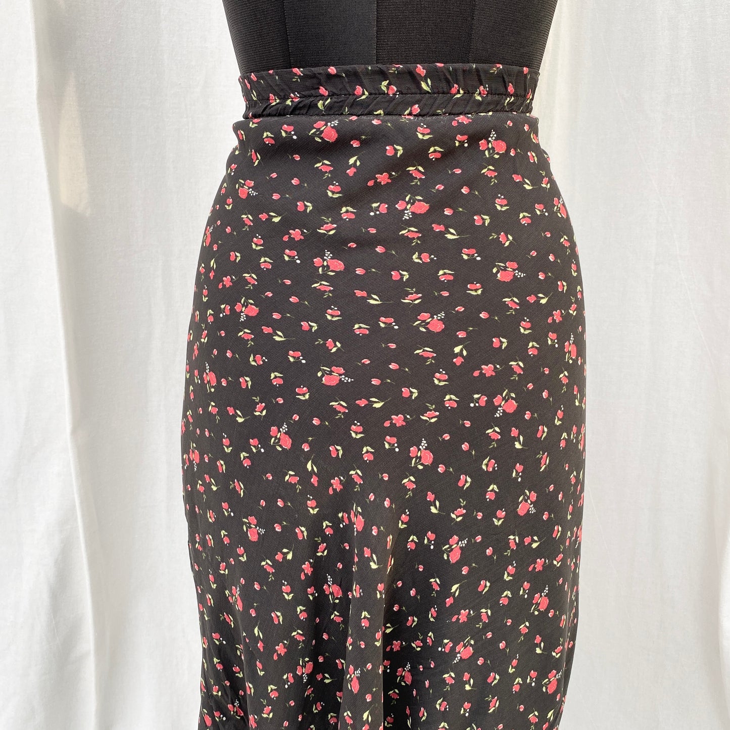 Y2K DITSY FLORAL SKIRT (Waist : 28-36)