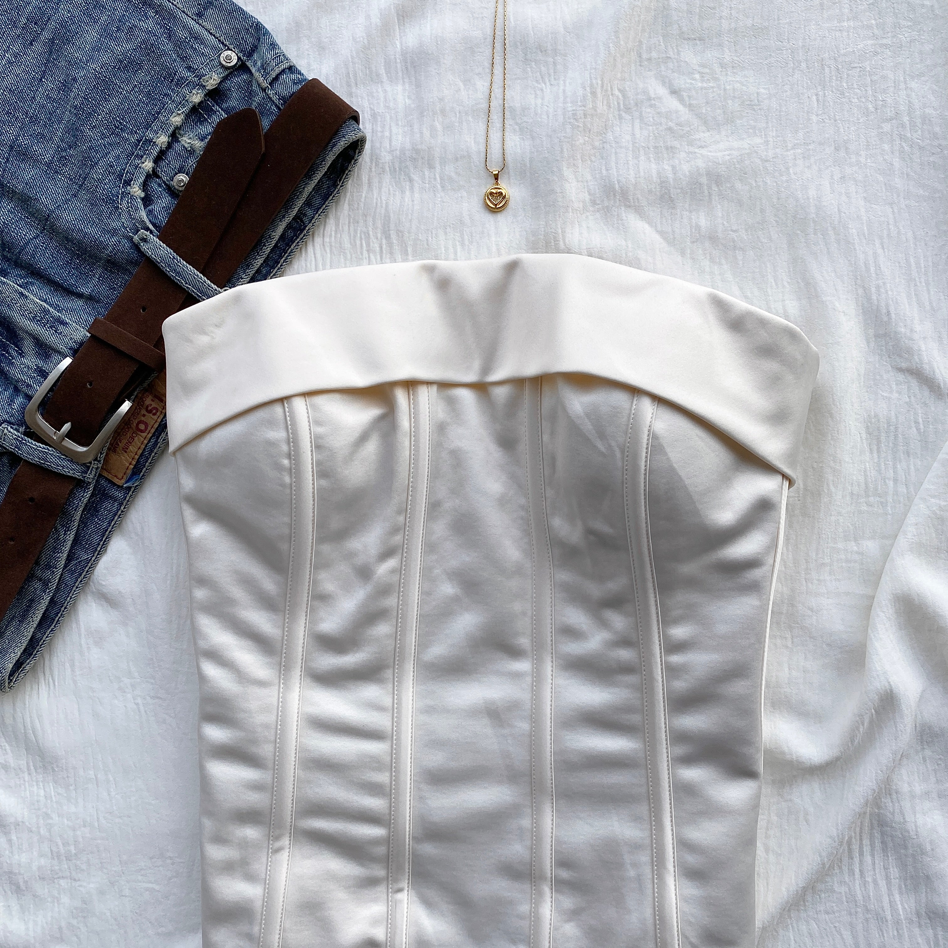 IVORY CORSET (Bust : 36-38, Upper Waist : 28-32)
