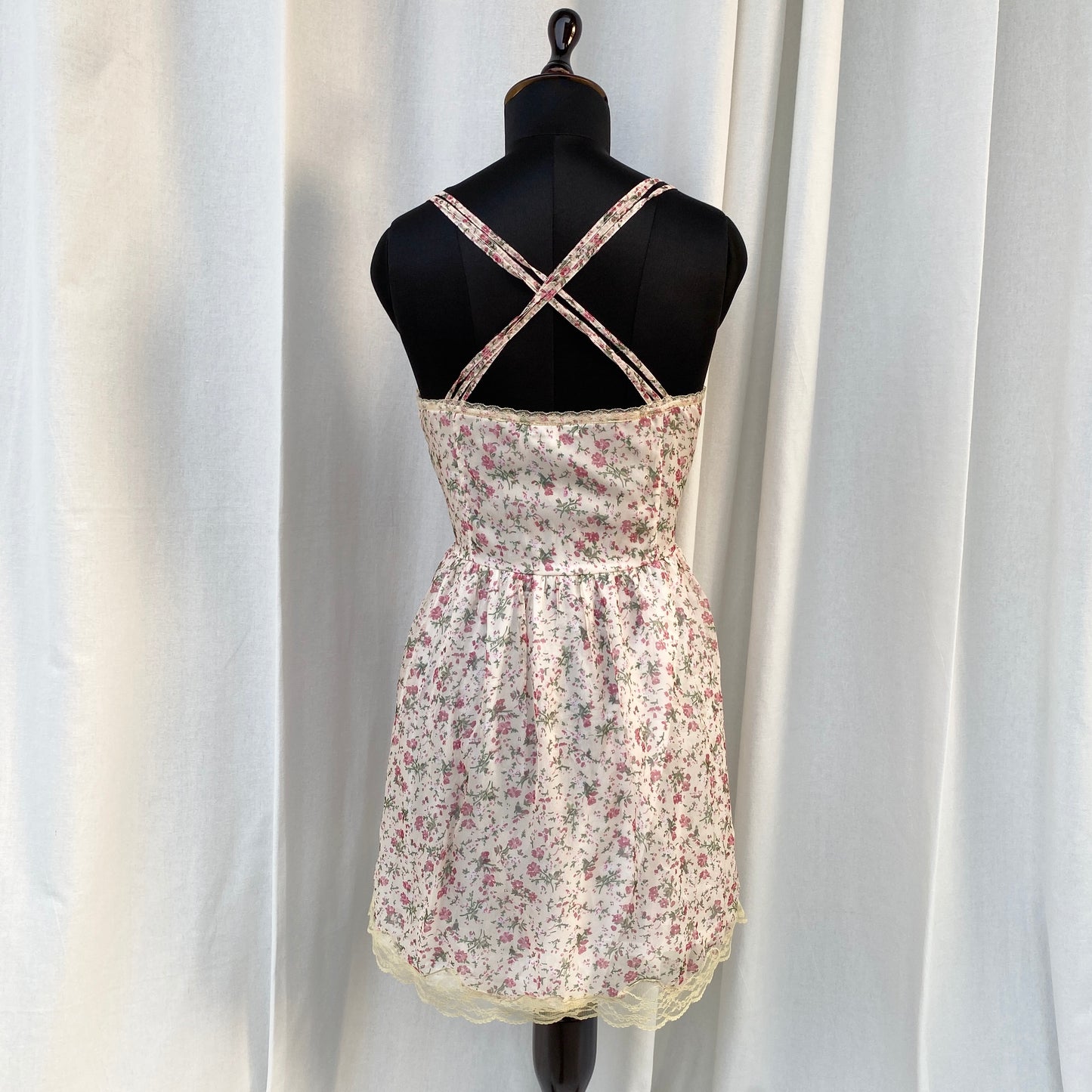 LOLITA DRESS (Bust : 34-36, Upper Waist : 28-32)