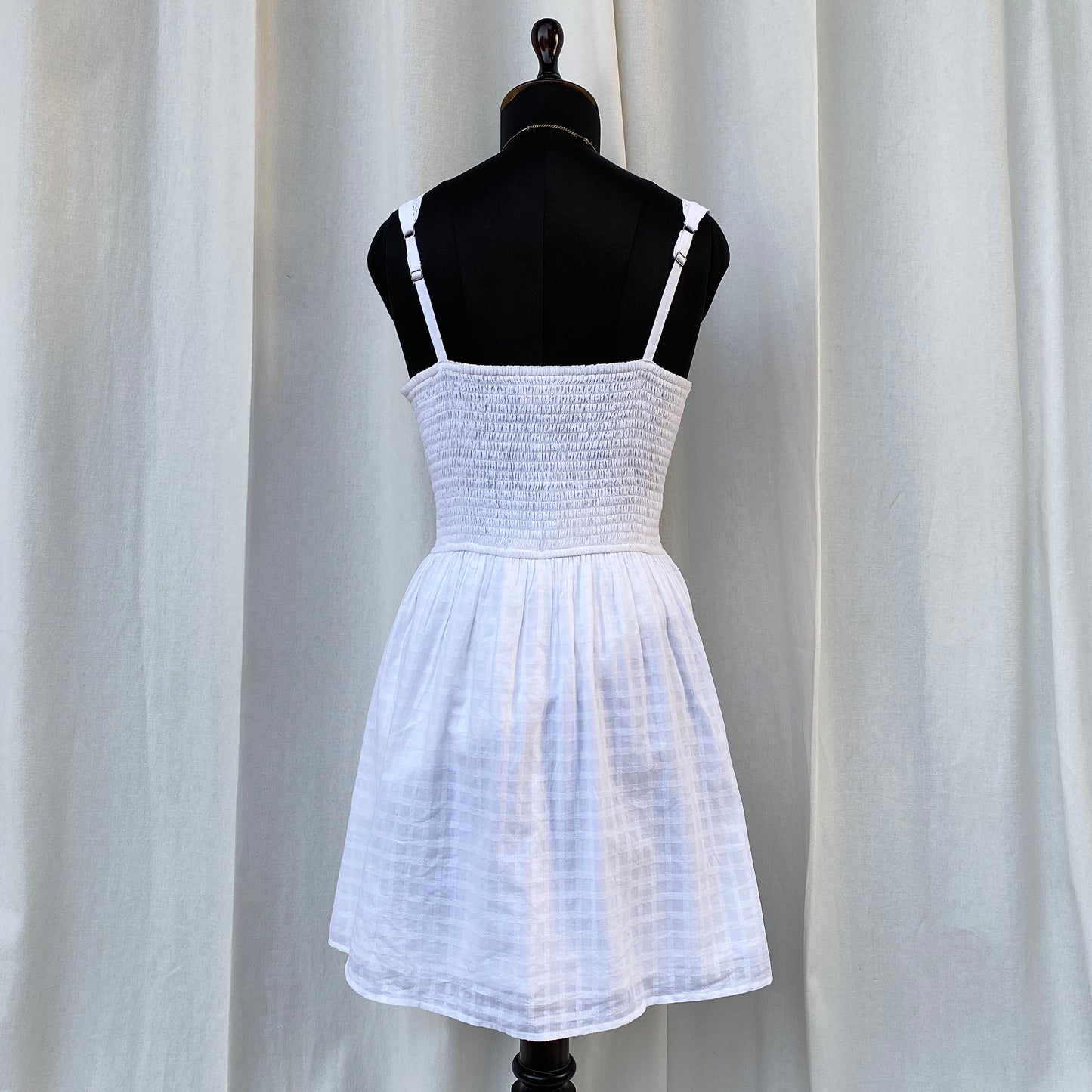 WHITE DRESS FROM HOLLISTER (Bust : 34-36, Upper Waist : 28-34)