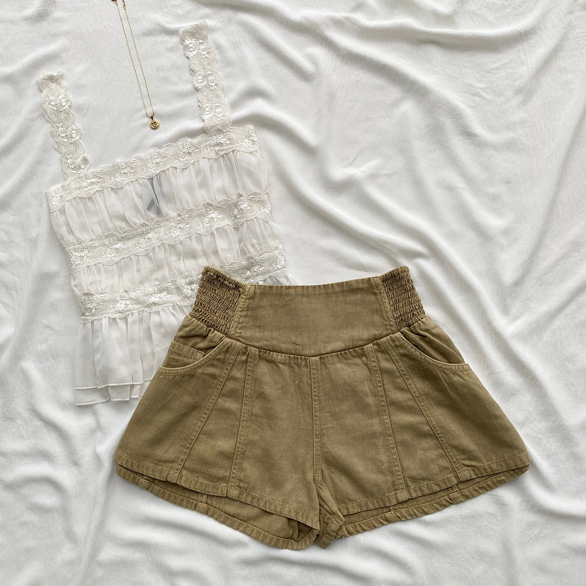 BROWN DENIM SHORTS FROM FREE PEOPLE (Waist : 26-32)