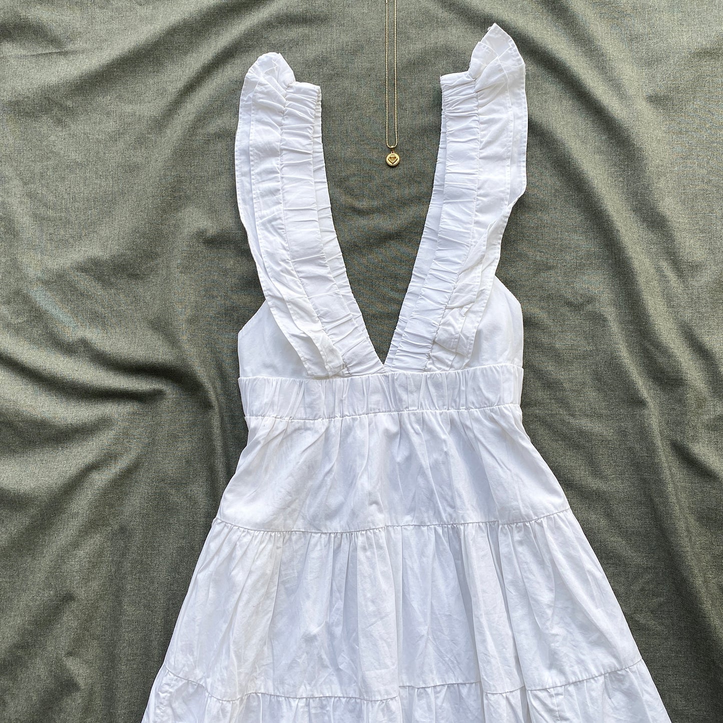 WHITE DRESS FROM FROM KIMCHI BLUE (Bust : 28-32, Upper Waist : 24-28)