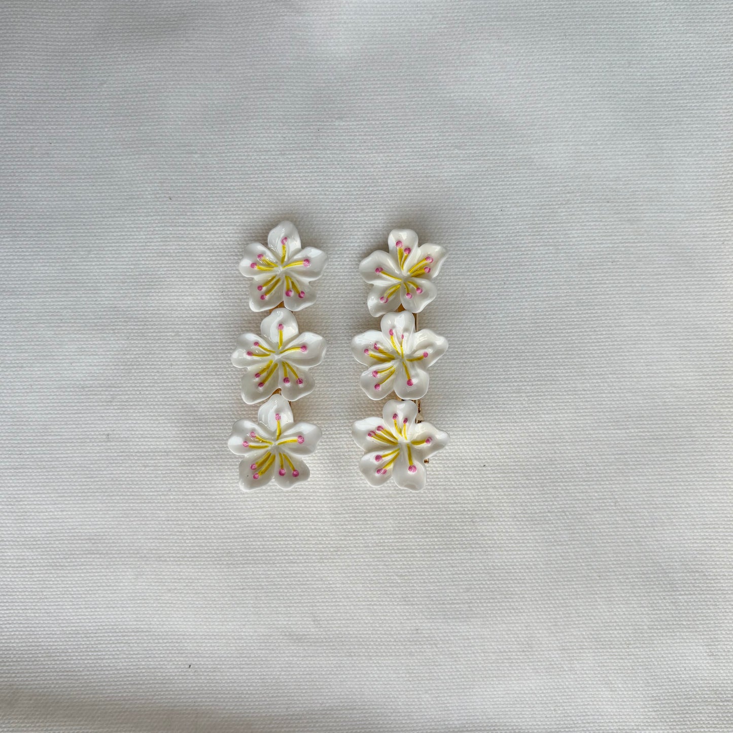 WHITE CLIP (set of two)