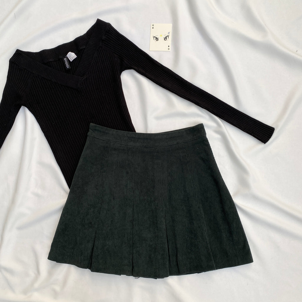 GREEN COUDROY SKIRT (Waist : 24-26)