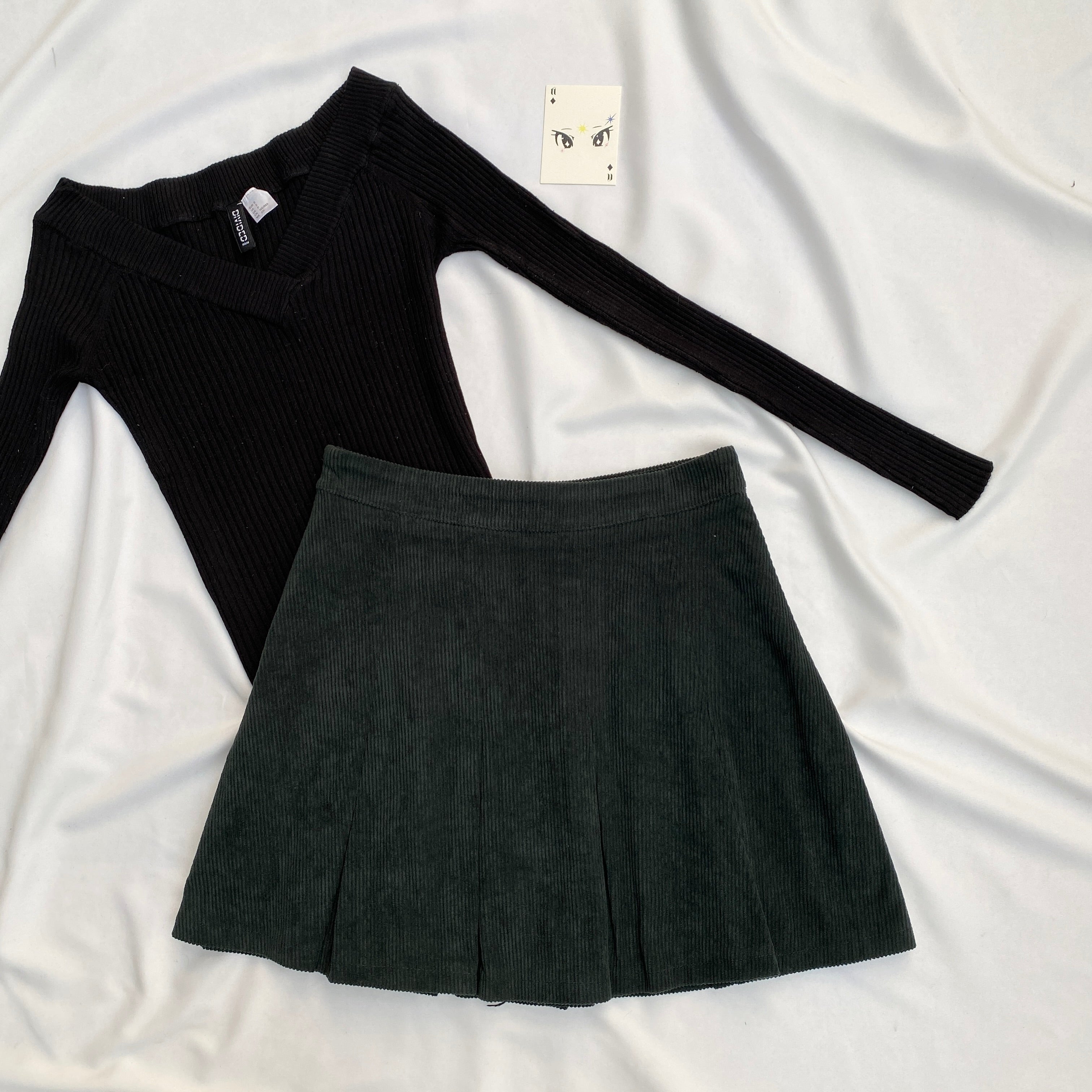 GREEN COUDROY SKIRT (Waist : 24-26)