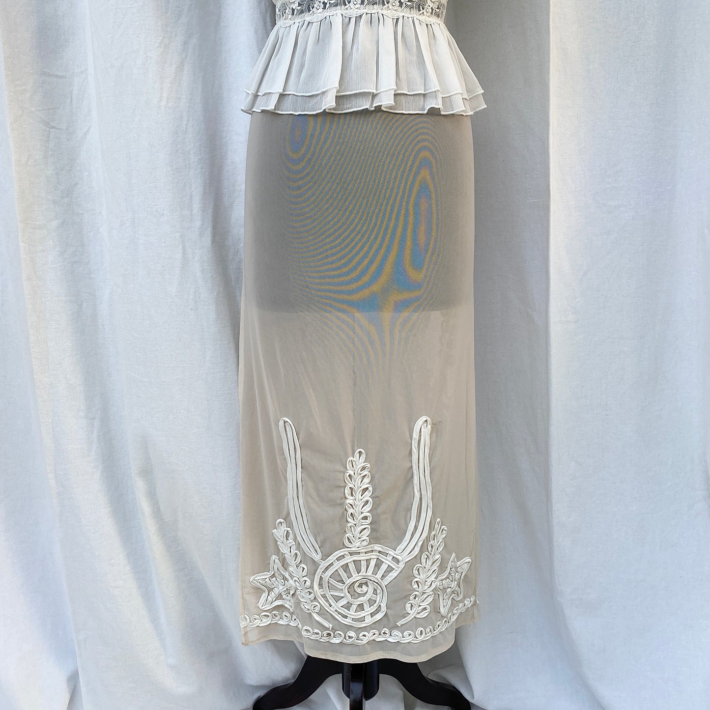 BEIGE EMBROIDERED MAXI SKIRT FROM ANTHROPOLOGY (Waist : 24-28)