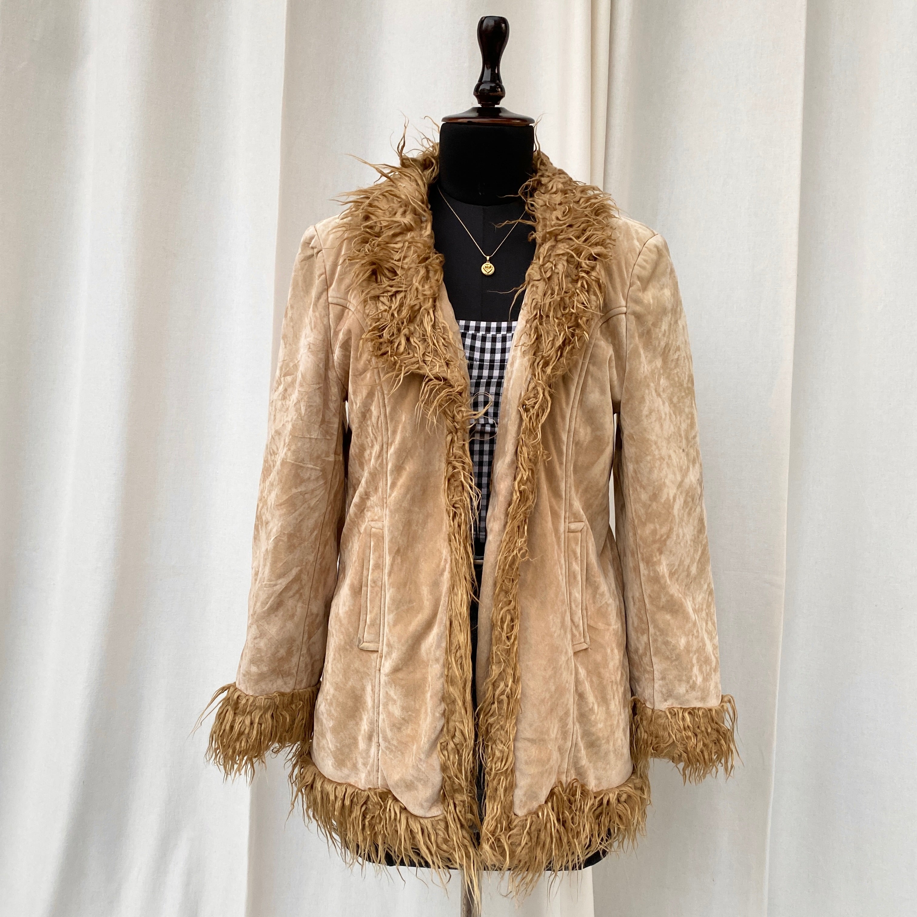 BEIGE FAUX FUR JACKET (Fits XS/S/M)